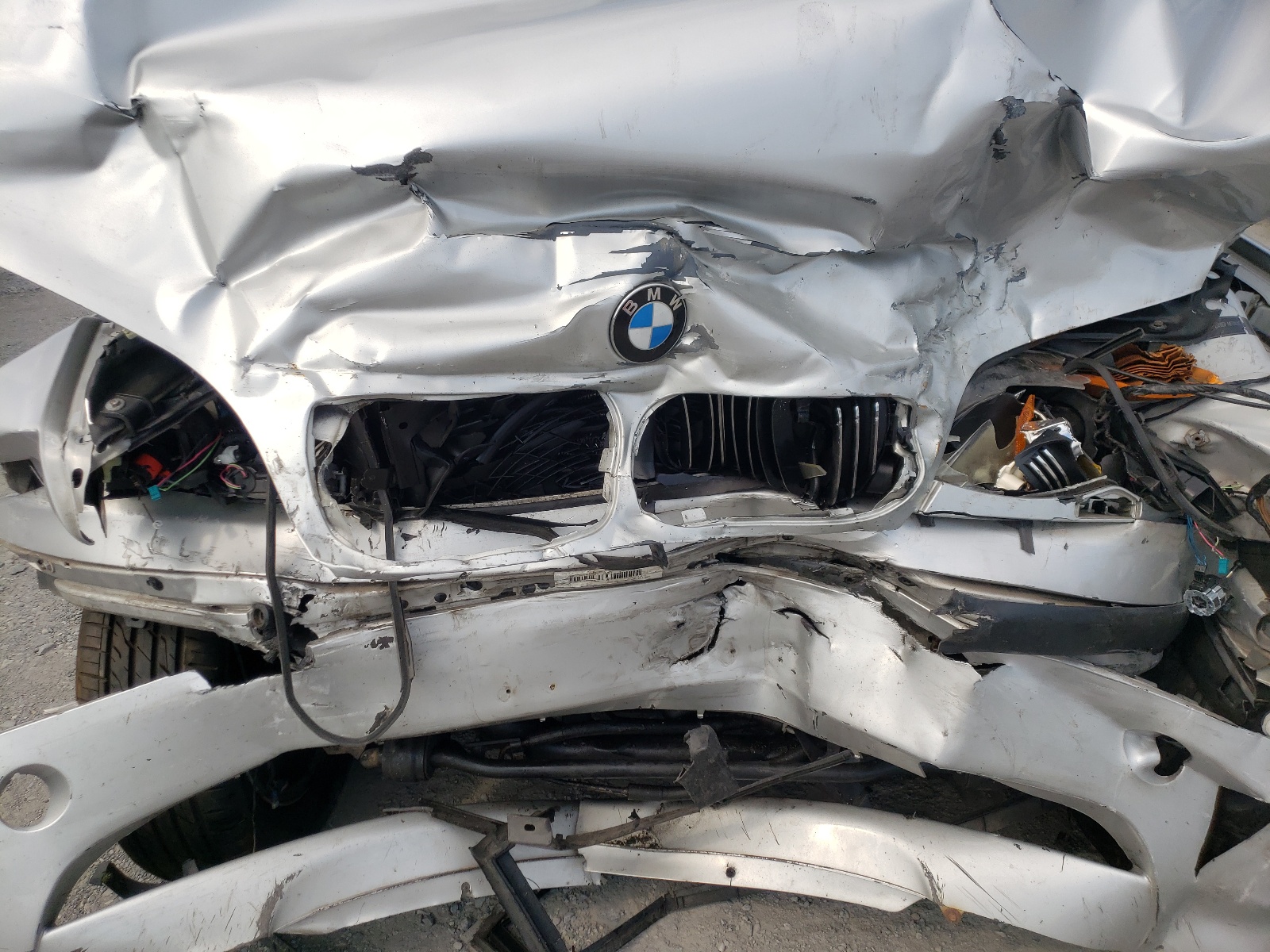 Photo 7 from auction – 2003 BMW 325 XI with VIN WBAEU33473PH87230