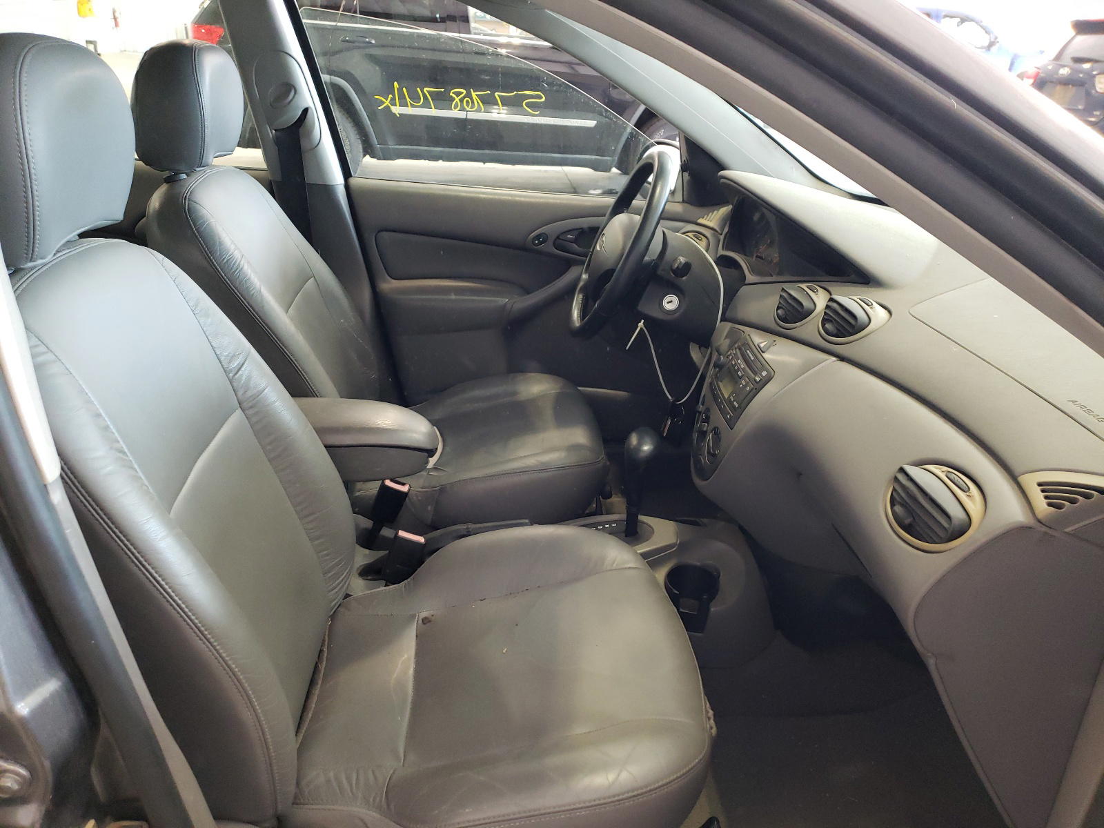 Photo 5 from auction – 2002 FORD FOCUS with VIN 1FAFP38312W199054