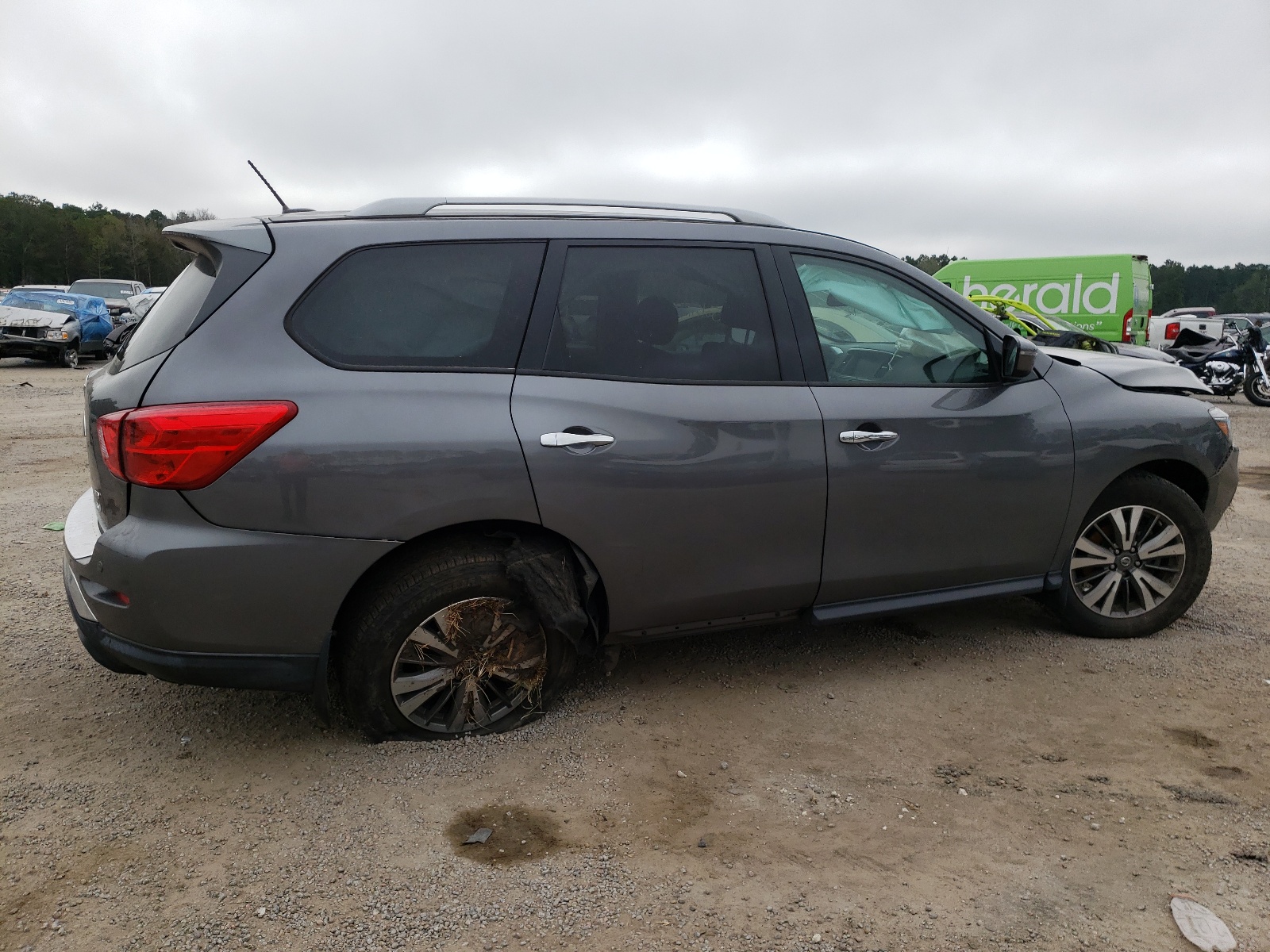 Photo 9 from auction – 2017 NISSAN PATHFINDER with VIN 5N1DR2MM1HC622760