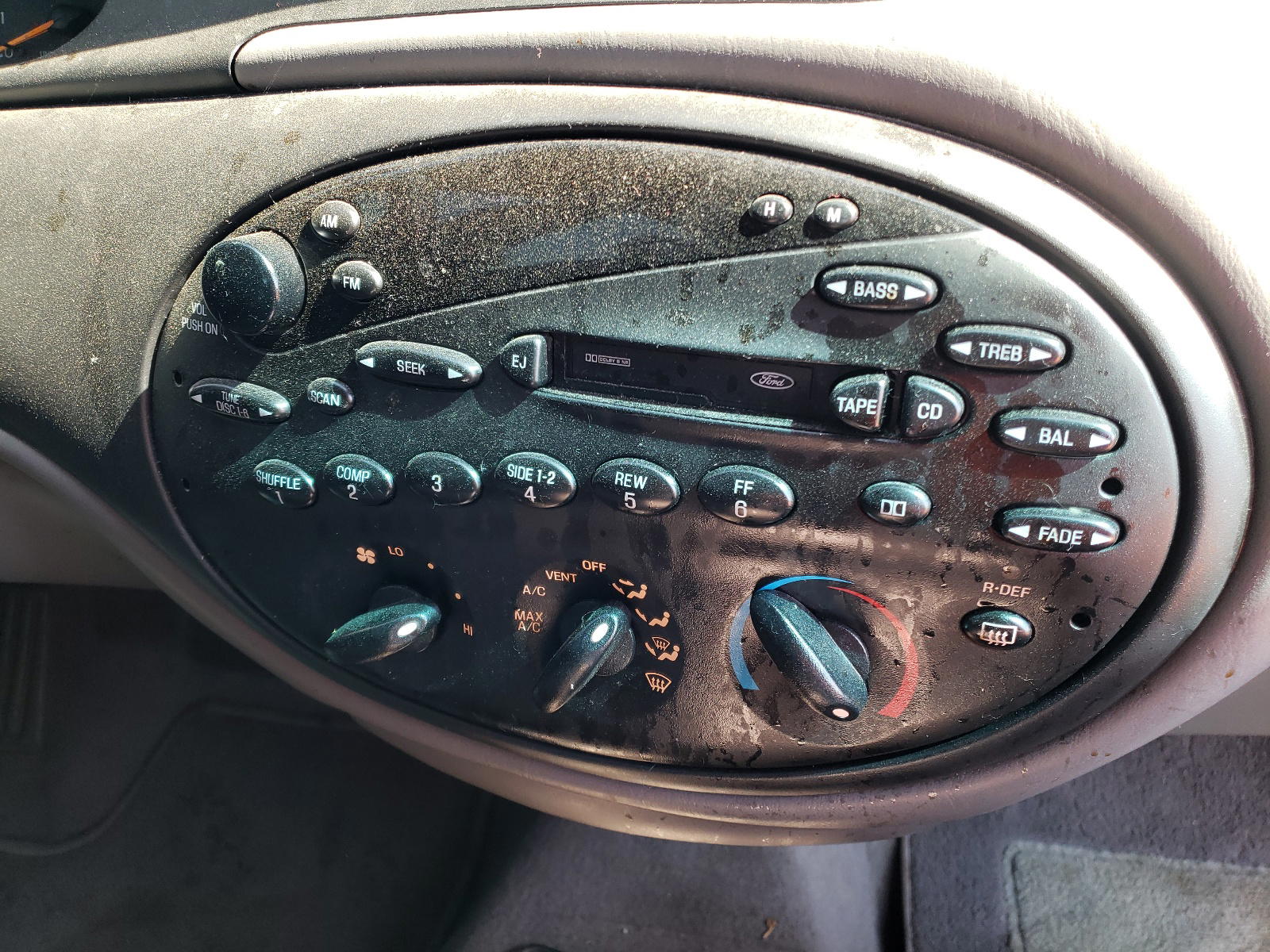 Photo 9 from auction – 1997 FORD TAURUS GL with VIN 1FALP57U5VG299536