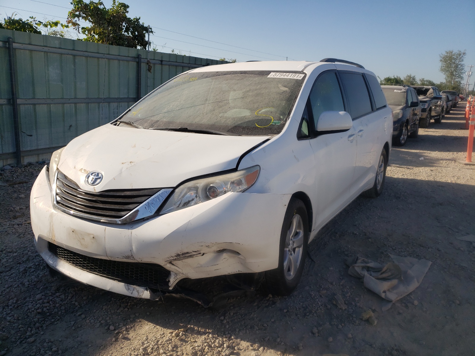 Photo 2 from auction – 2011 TOYOTA SIENNA LE with VIN 5TDKK3DC0BS023481