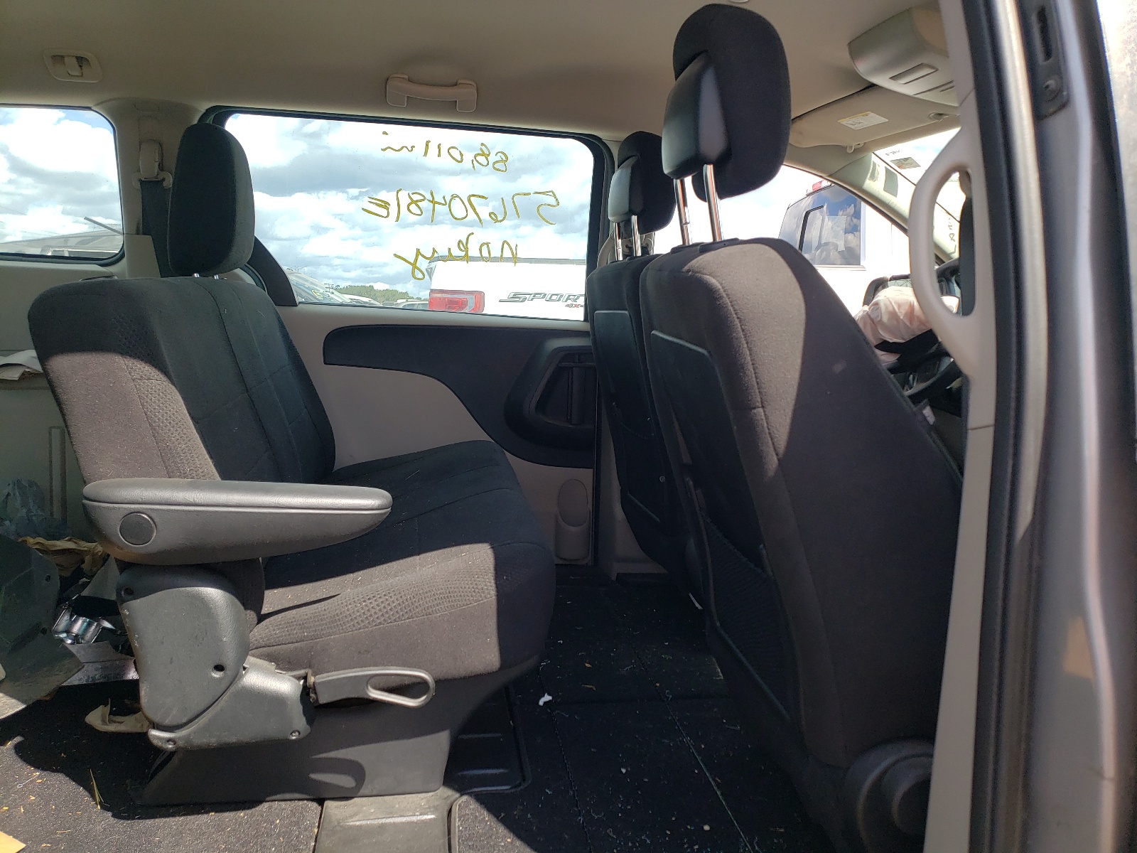 Photo 6 from auction – 2013 DODGE GRAND CARA with VIN 2C4RDGBG5DR683470