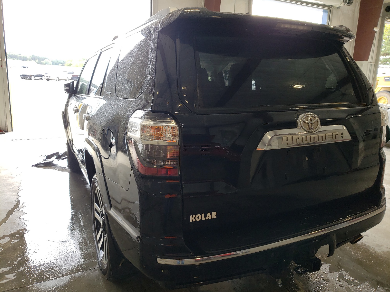 Photo 3 from auction – 2018 TOYOTA 4RUNNER SR with VIN JTEBU5JR3J5532950