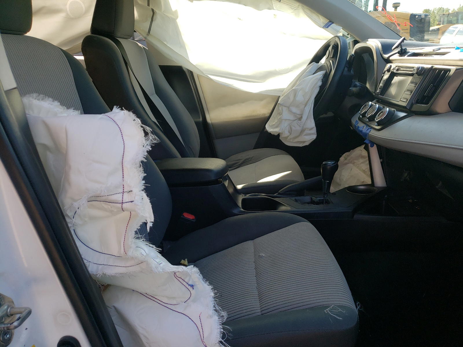 Photo 5 from auction – 2013 TOYOTA RAV4 LE with VIN 2T3BFREV9DW055578