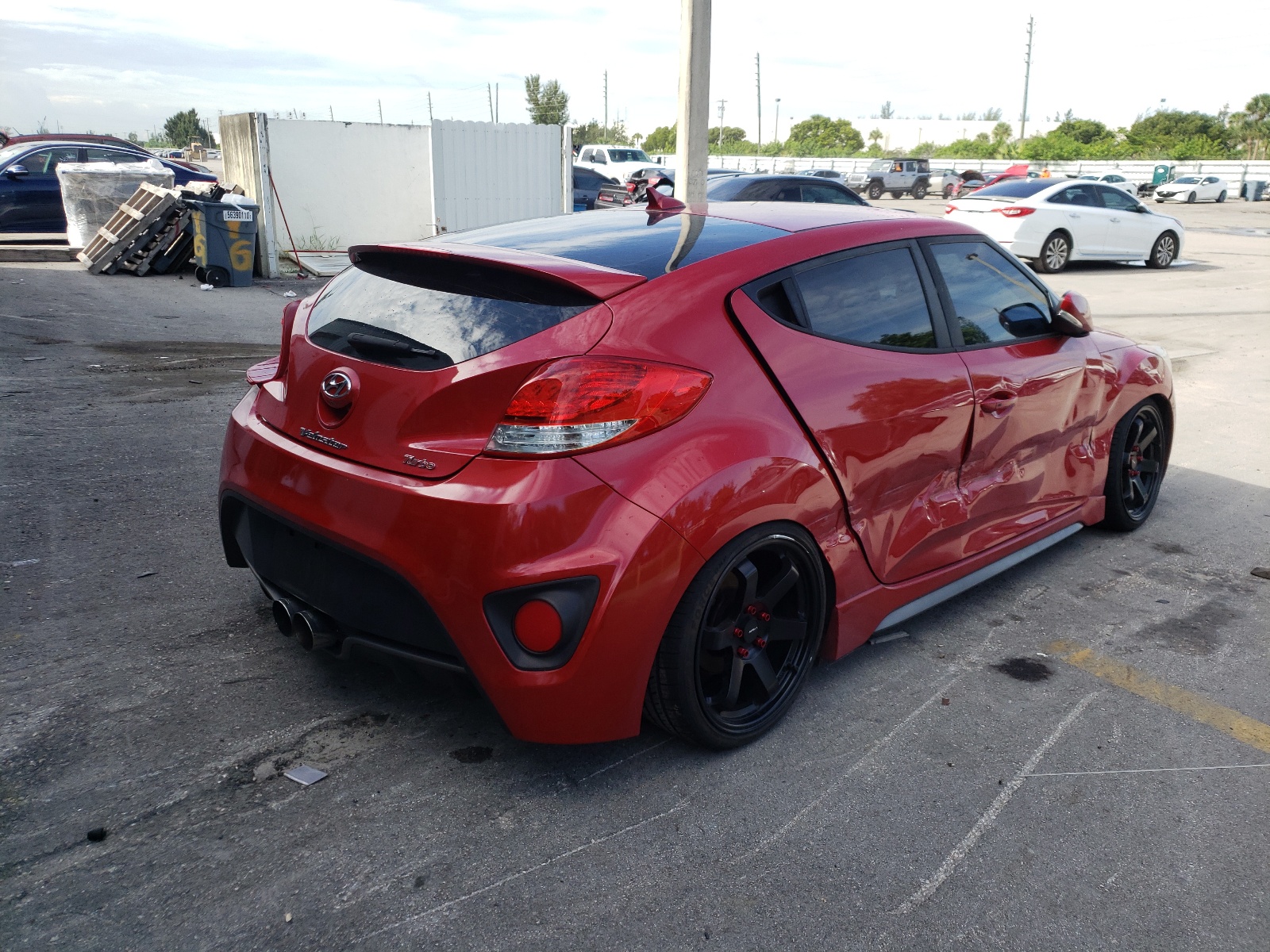 Photo 4 from auction – 2016 HYUNDAI VELOSTER T with VIN KMHTC6AE0GU293057