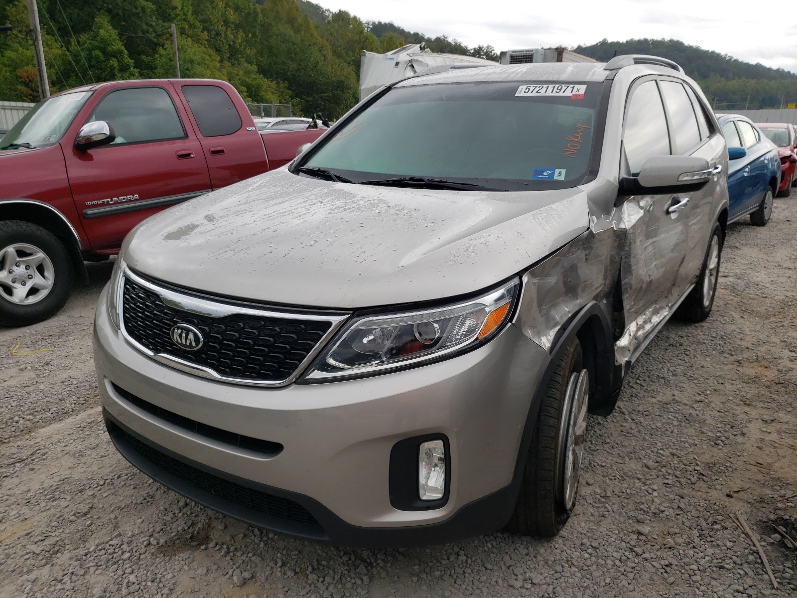 Photo 2 from auction – 2015 KIA SORENTO EX with VIN 5XYKUDA74FG602810