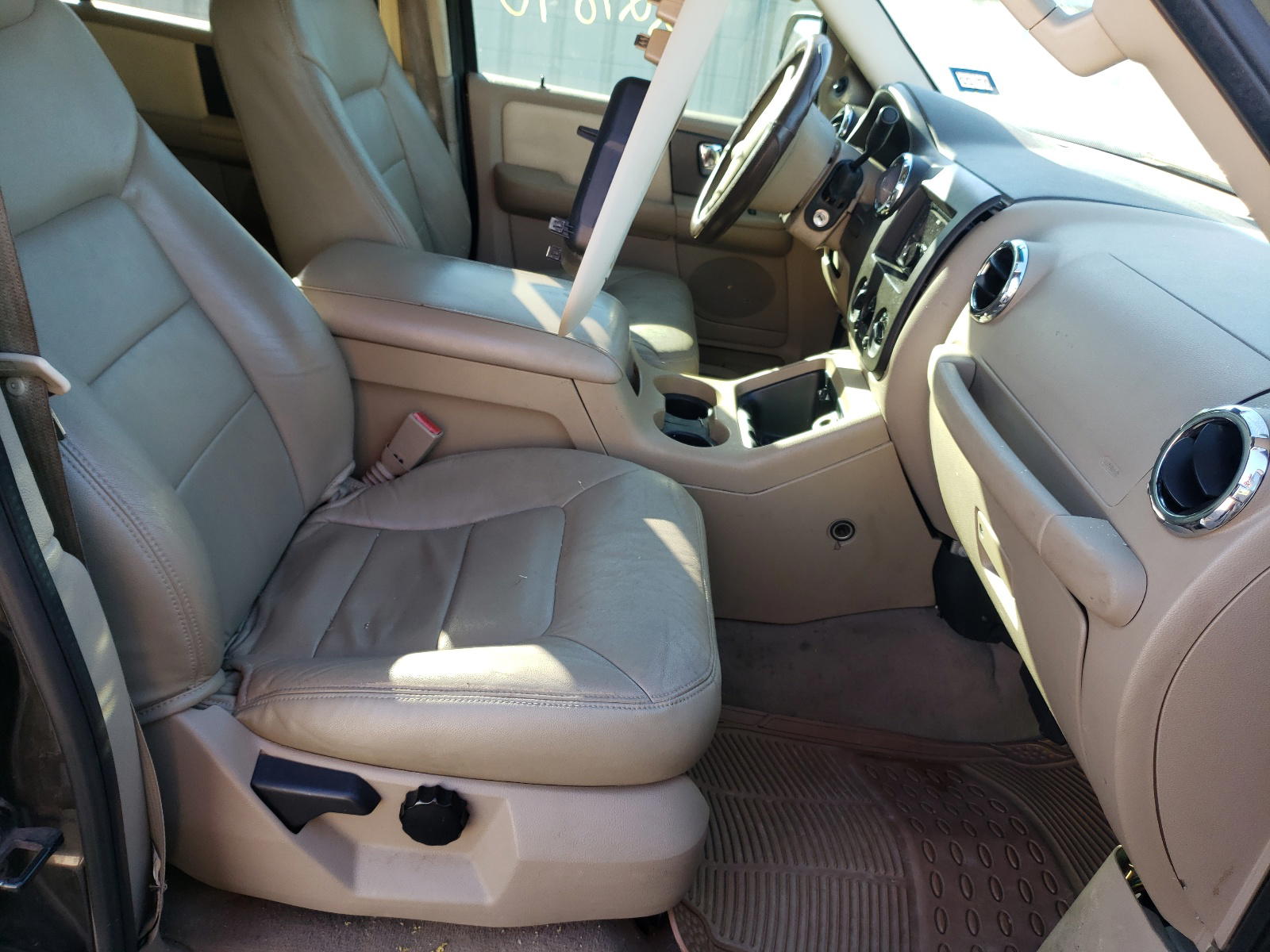 Photo 5 from auction – 2005 FORD EXPEDITION with VIN 1FMPU15585LA53673