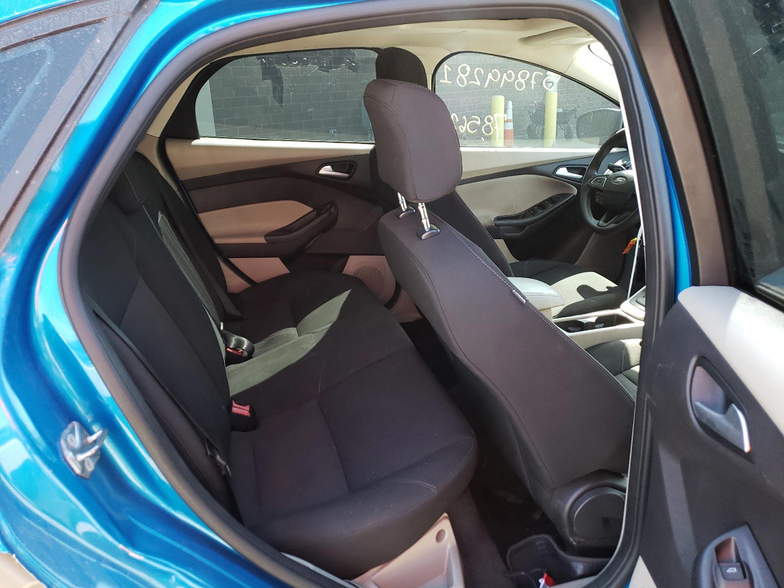 Photo 6 from auction – 2015 FORD FOCUS SE with VIN 1FADP3F29FL262653
