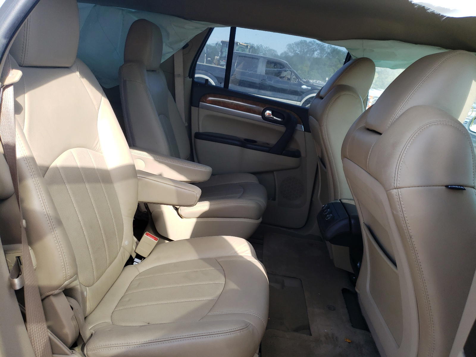 Photo 6 from auction – 2011 BUICK ENCLAVE CX with VIN 5GAKRBED1BJ247192
