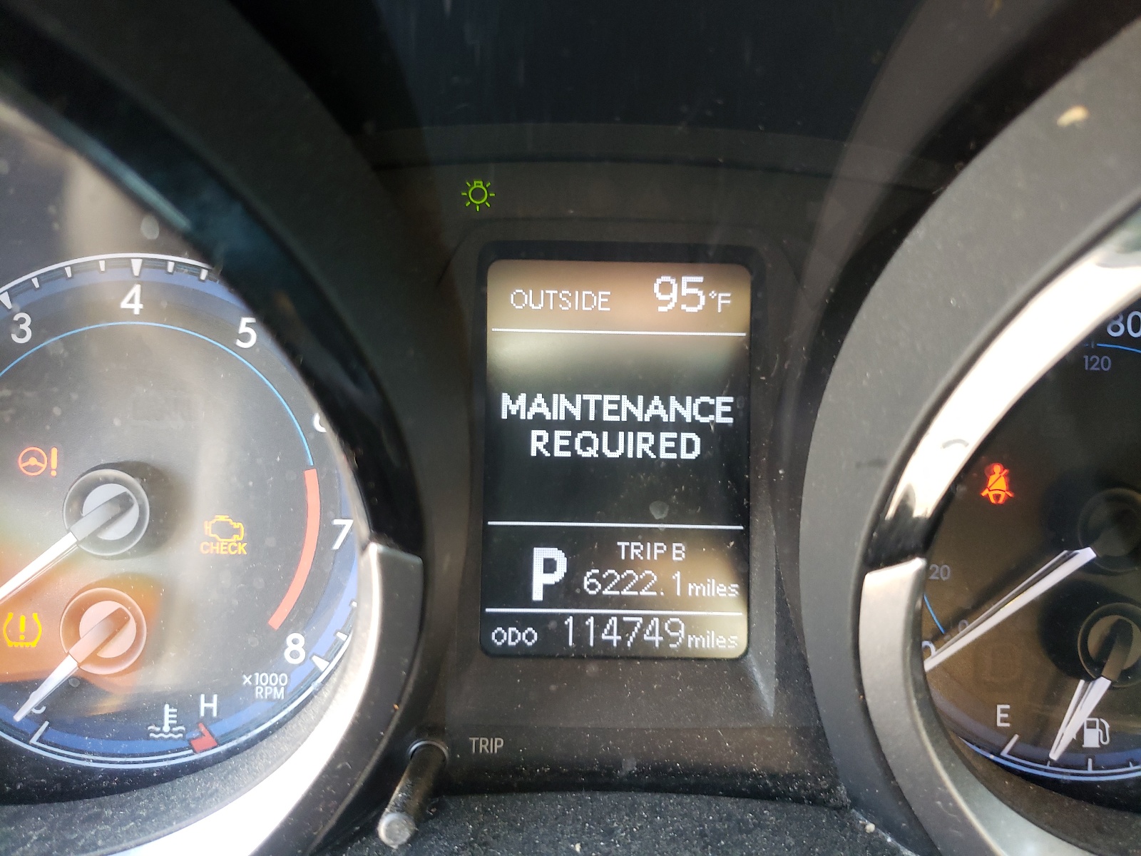 Photo 8 from auction – 2014 TOYOTA COROLLA L with VIN 2T1BURHE5EC220491