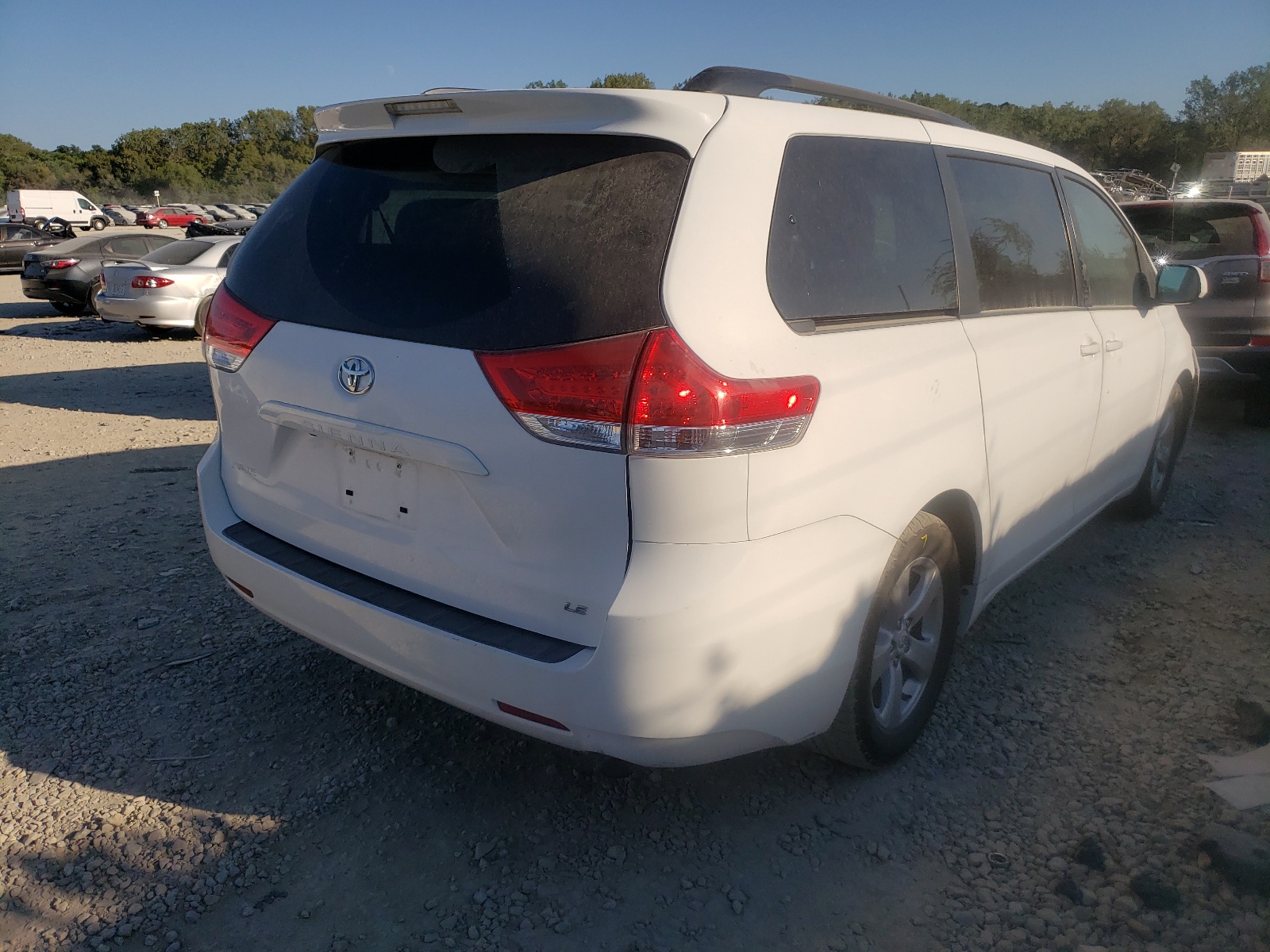 Photo 4 from auction – 2011 TOYOTA SIENNA LE with VIN 5TDKK3DC0BS023481