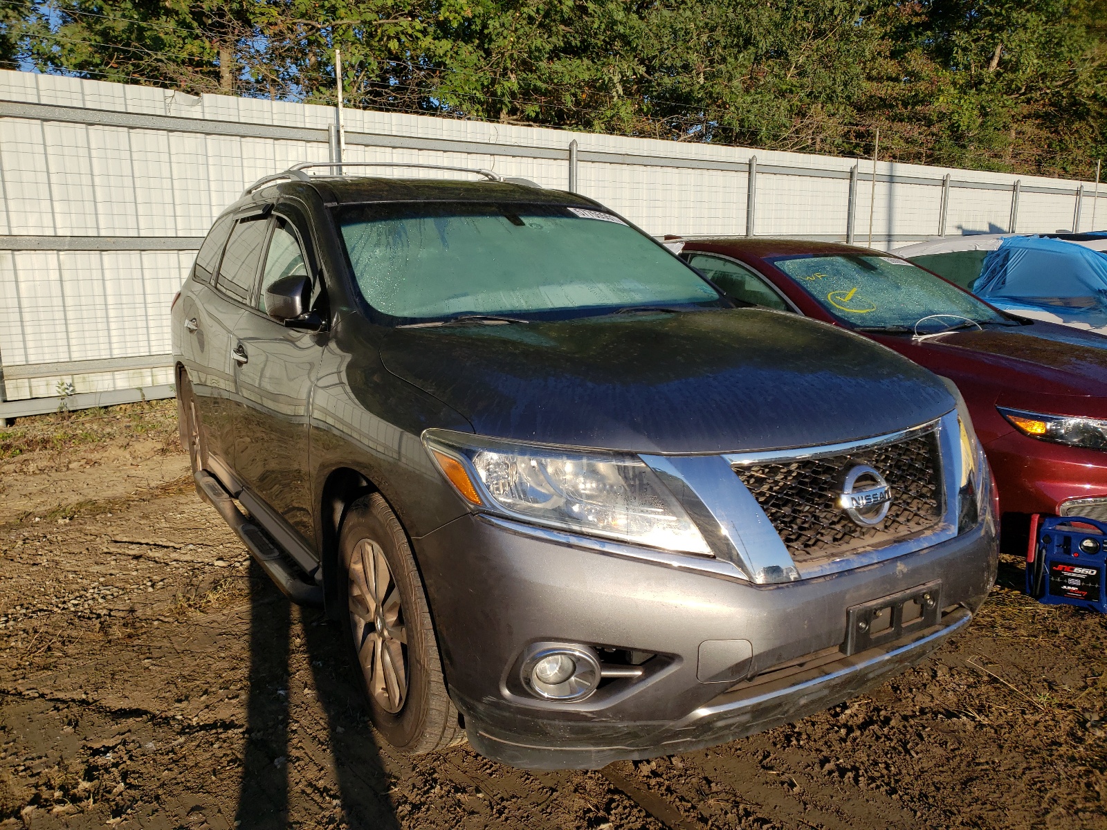NISSAN PATHFINDER 2015 مع رقم تعريف المركبة 5N1AR2MM2FC635310 - صورة من المزاد