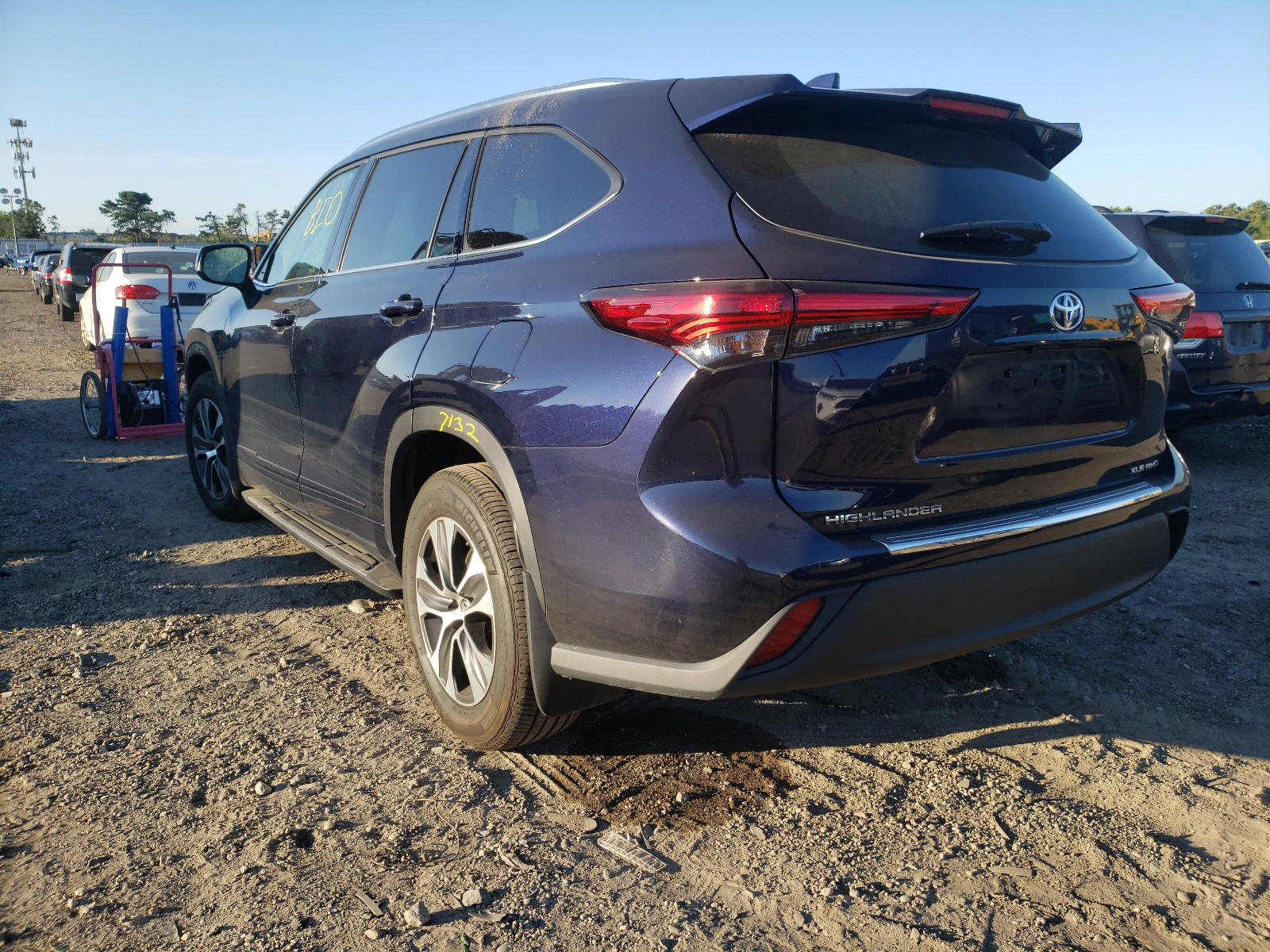 Photo 3 from auction – 2020 TOYOTA HIGHLANDER with VIN 5TDGZRBH7LS046325