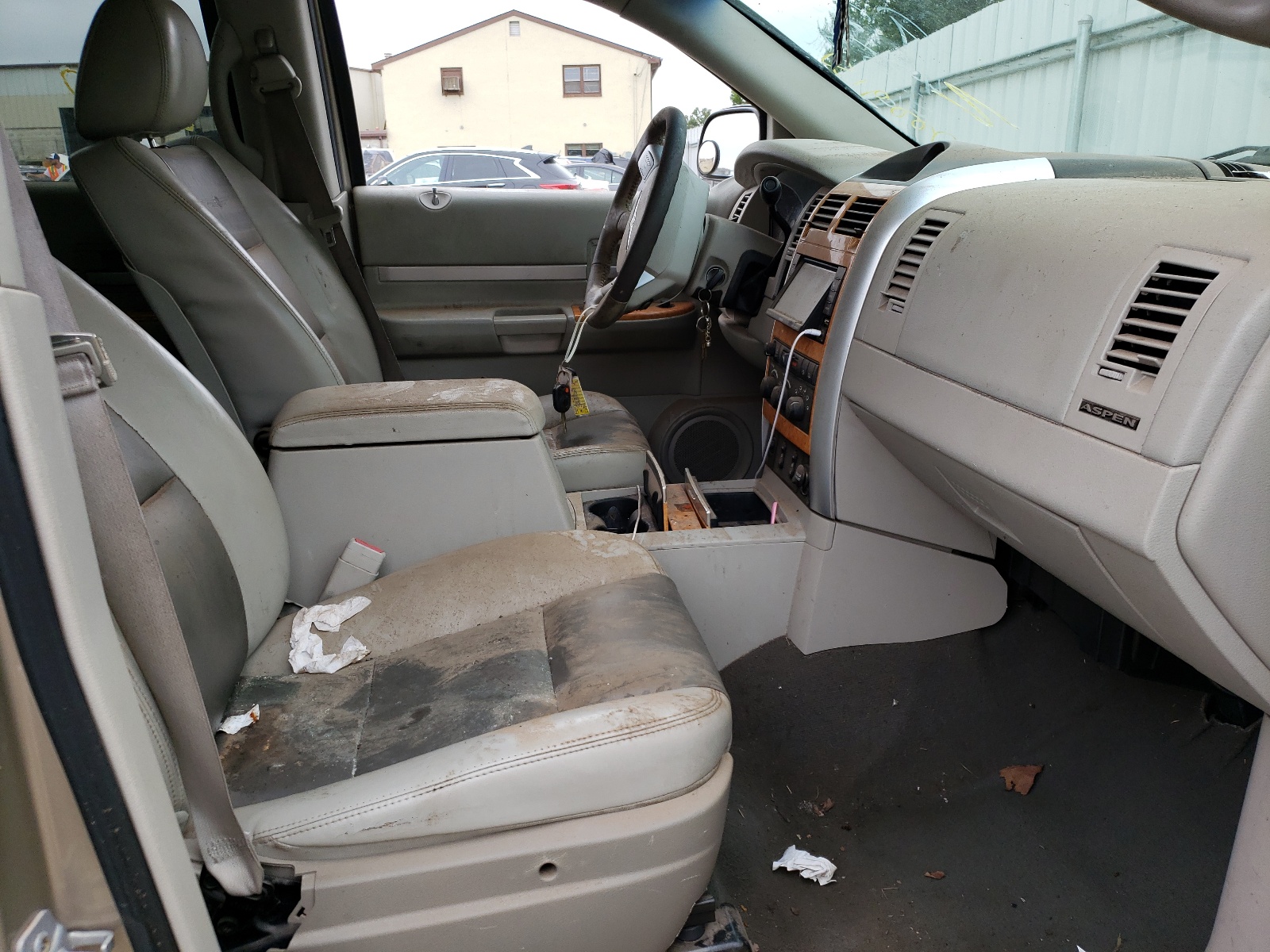 Photo 5 from auction – 2008 CHRYSLER ASPEN LIMI with VIN 1A8HX58268F133929