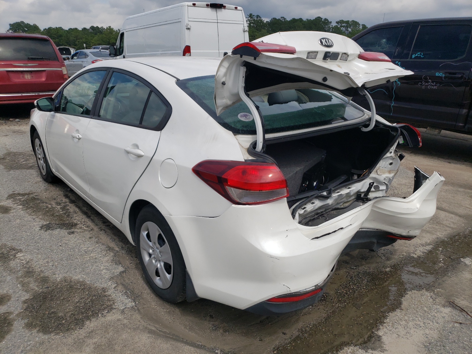 Zdjęcie 3 z aukcji – 2017 KIA FORTE LX z VIN 3KPFL4A73HE035834