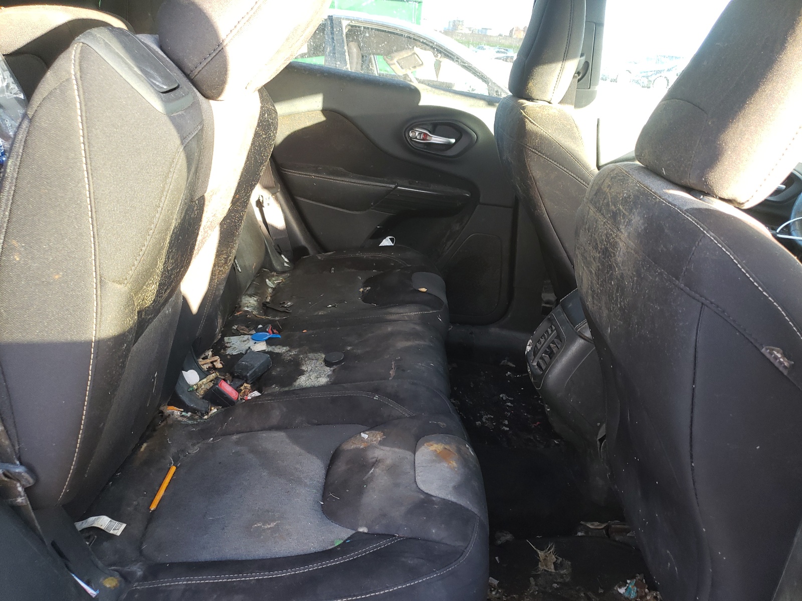 Photo 6 from auction – 2014 JEEP CHEROKEE L with VIN 1C4PJLCB6EW273748