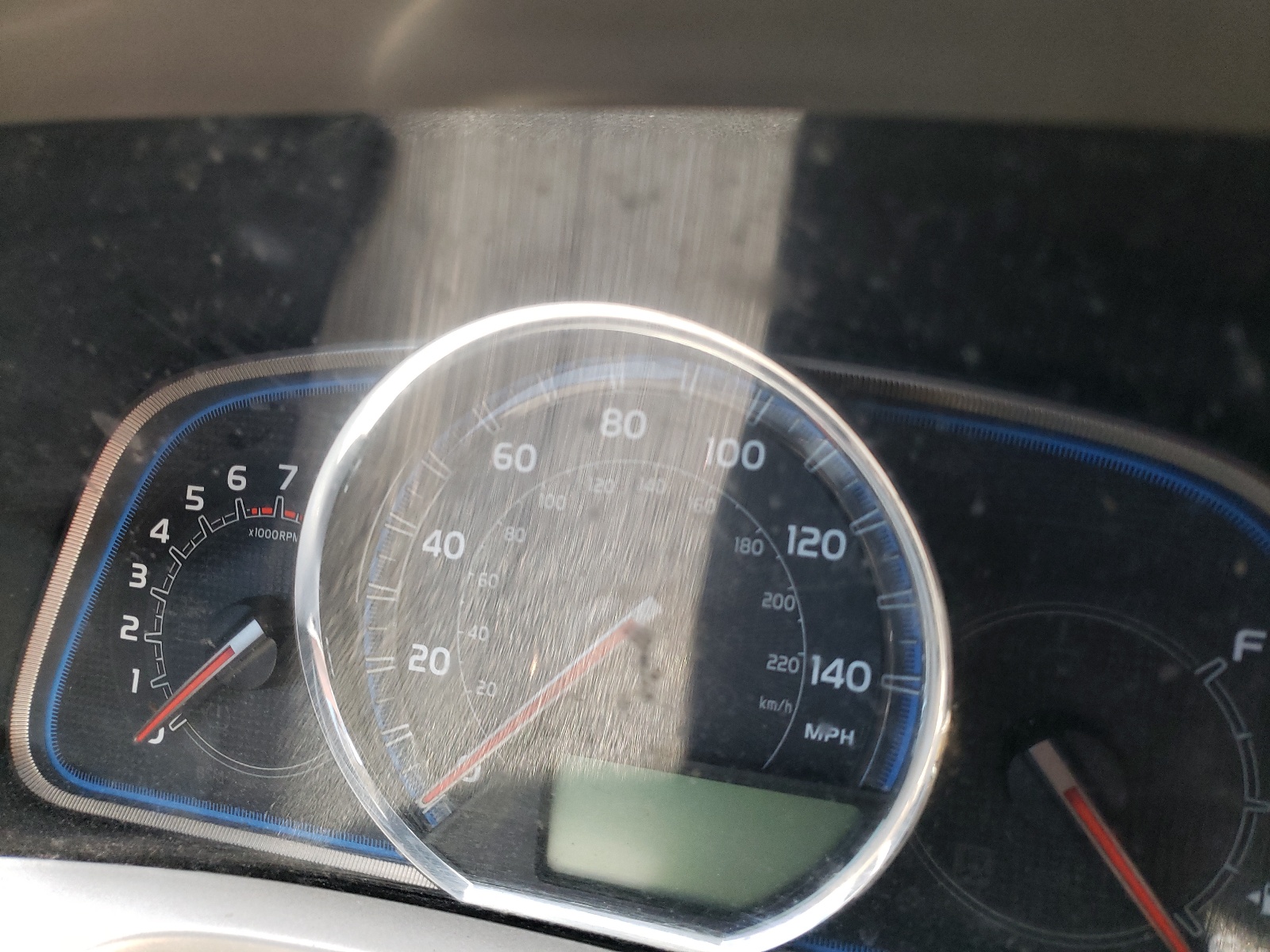 Photo 8 from auction – 2015 TOYOTA RAV4 LIMIT with VIN 2T3YFREV5FW177951