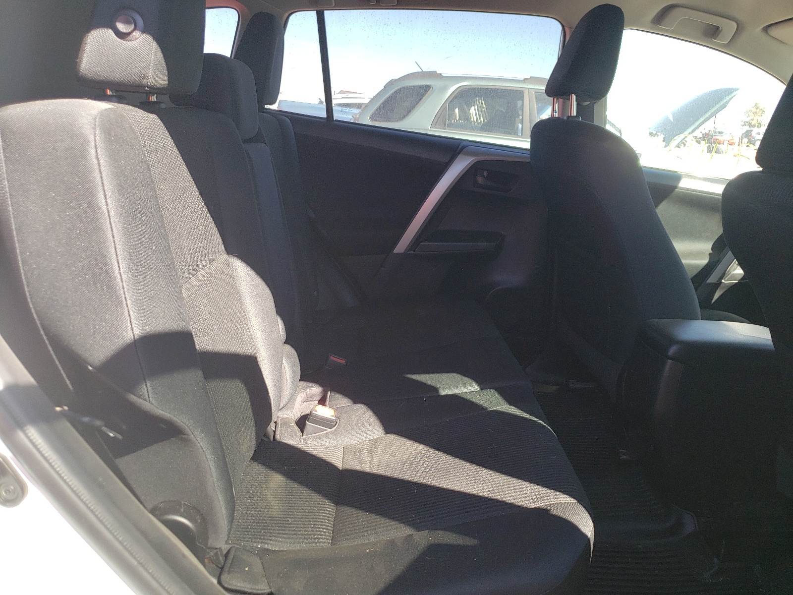 Photo 6 from auction – 2017 TOYOTA RAV4 LE with VIN 2T3BFREVXHW666354