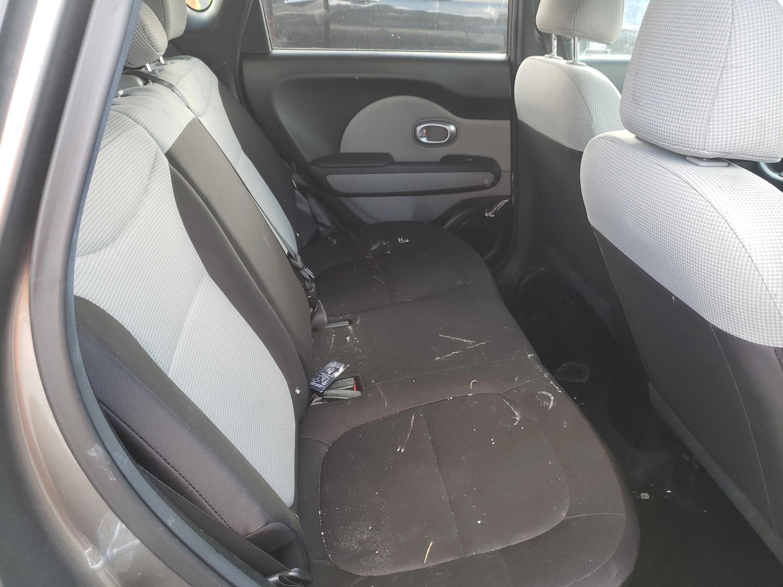 Photo 6 from auction – 2017 KIA SOUL with VIN KNDJN2A22H7473564