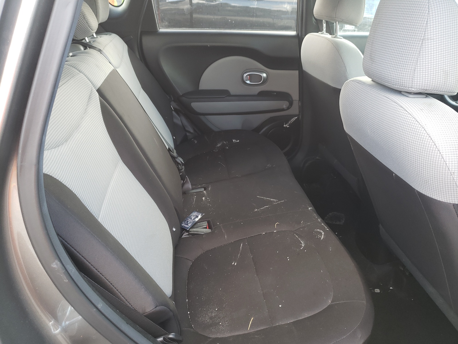 Zdjęcie 6 z aukcji – 2017 KIA SOUL z VIN KNDJN2A22H7473564