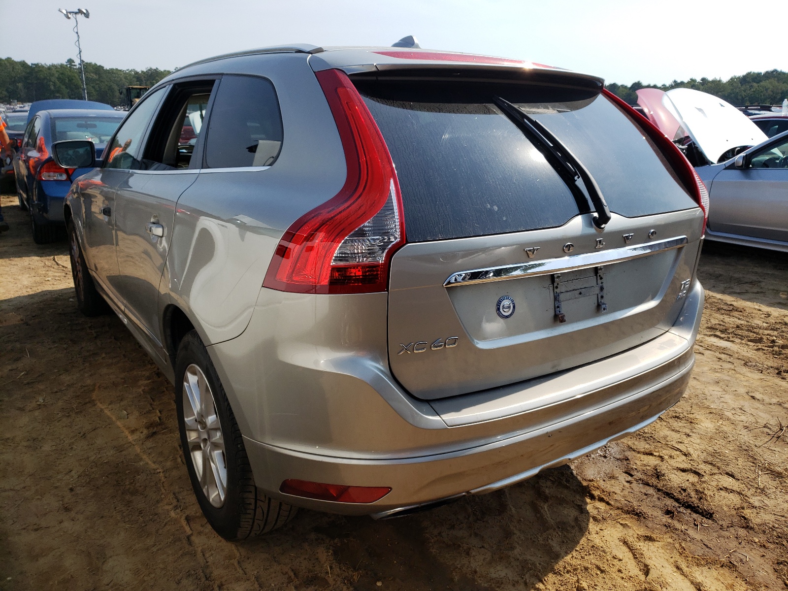 Photo 3 from auction – 2015 VOLVO XC60 T5 PR with VIN YV4612RKXF2673055