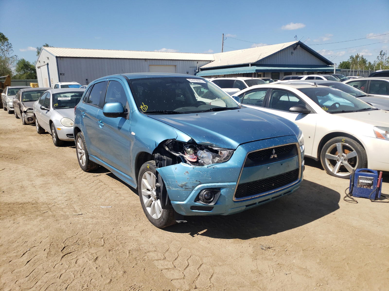 MITSUBISHI OUTLANDER 2011 with VIN JA4AR4AU0BZ020454 - Photo from auction