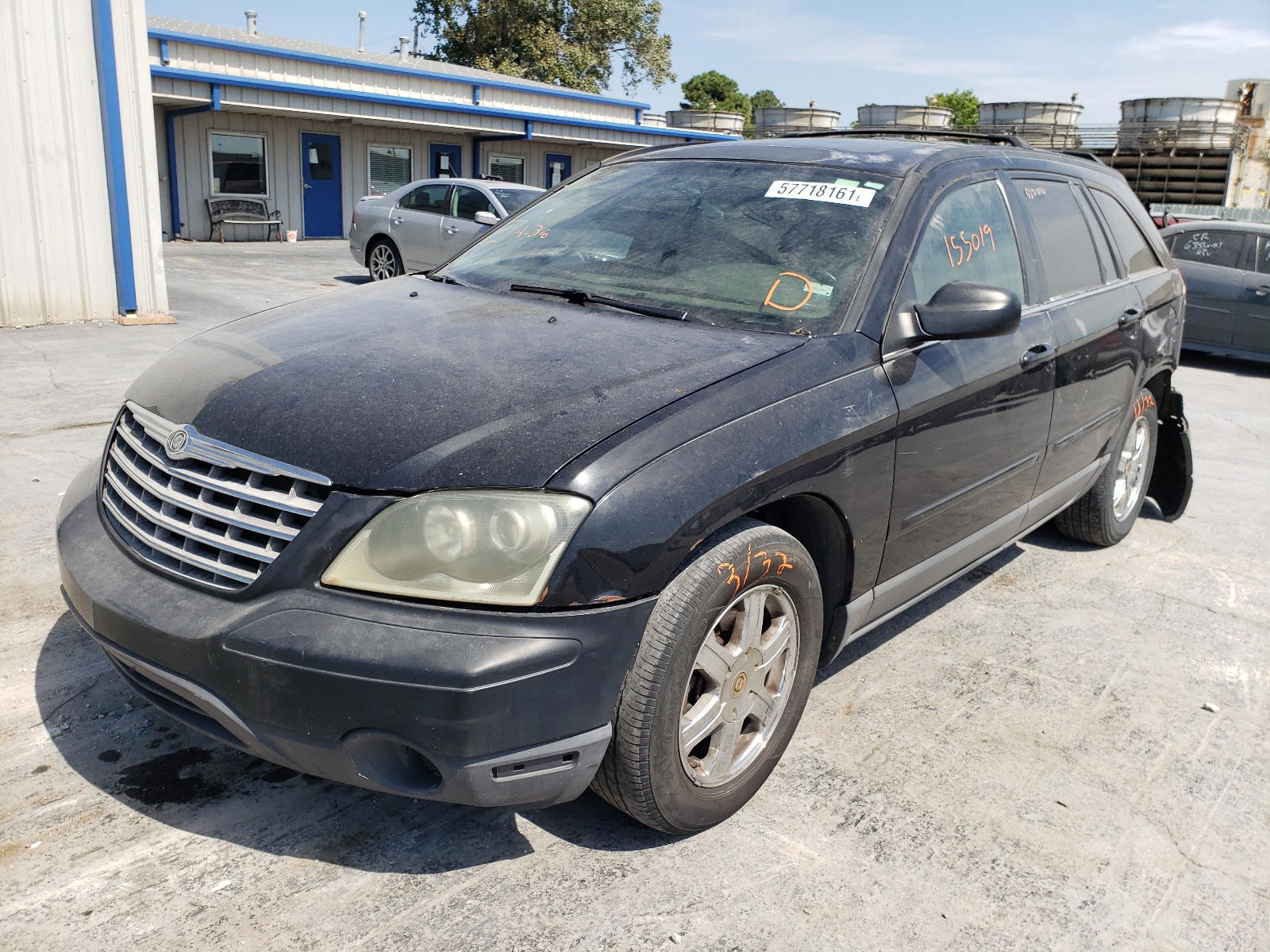 Photo 2 from auction – 2004 CHRYSLER PACIFICA with VIN 2C8GF68464R330176