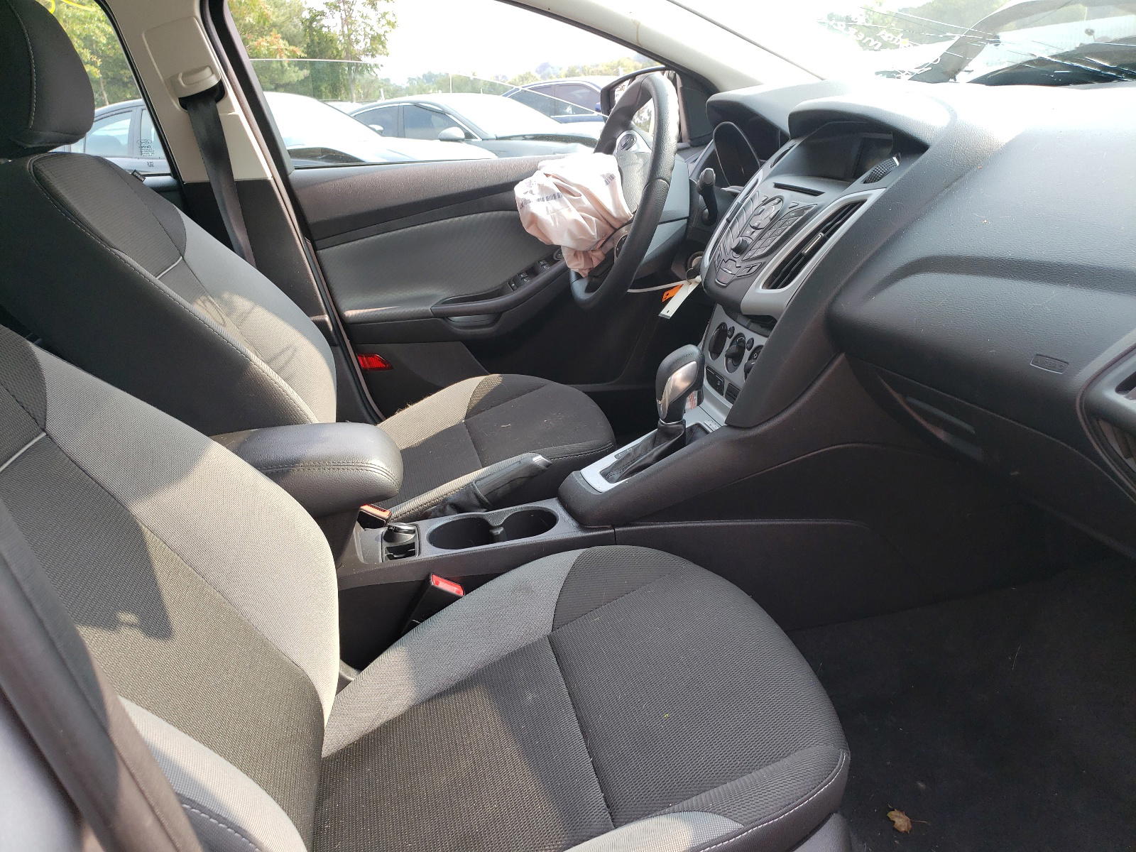 Photo 5 from auction – 2014 FORD FOCUS SE with VIN 1FADP3F23EL371415