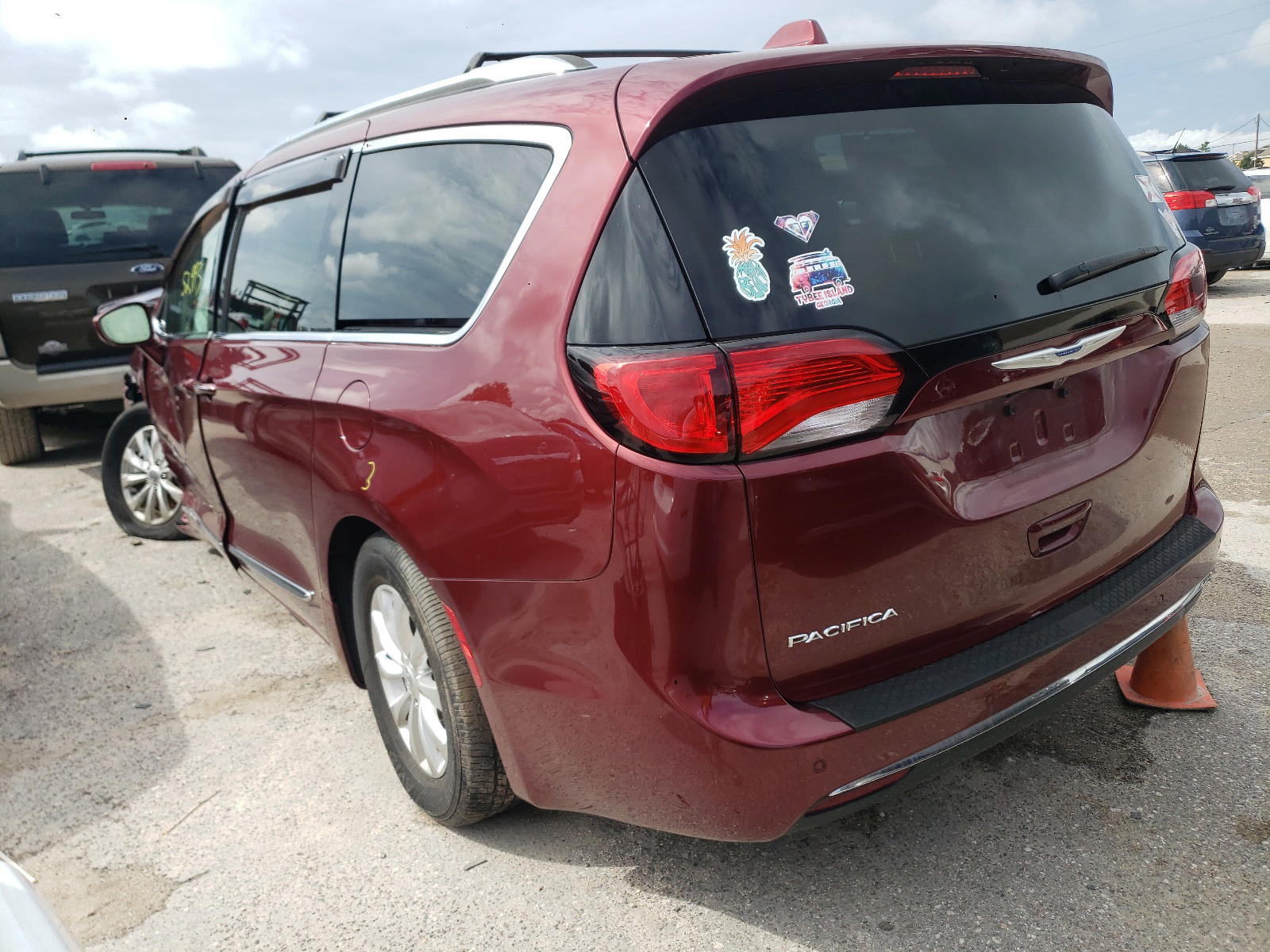 Photo 3 from auction – 2018 CHRYSLER PACIFICA T with VIN 2C4RC1BG7JR159104
