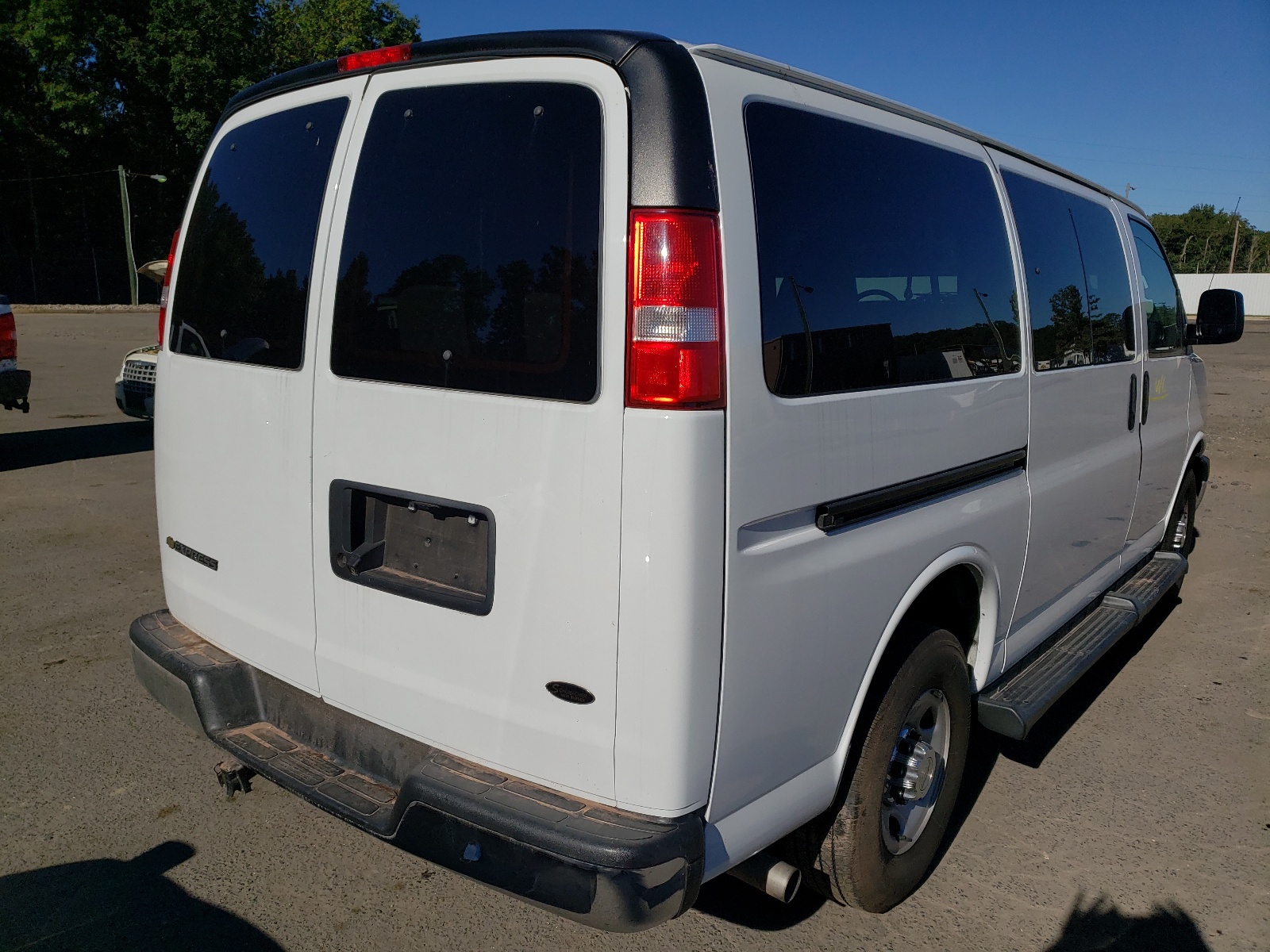 Photo 4 from auction – 2017 CHEVROLET EXPRESS G3 with VIN 1GAZGMFG1H1225170