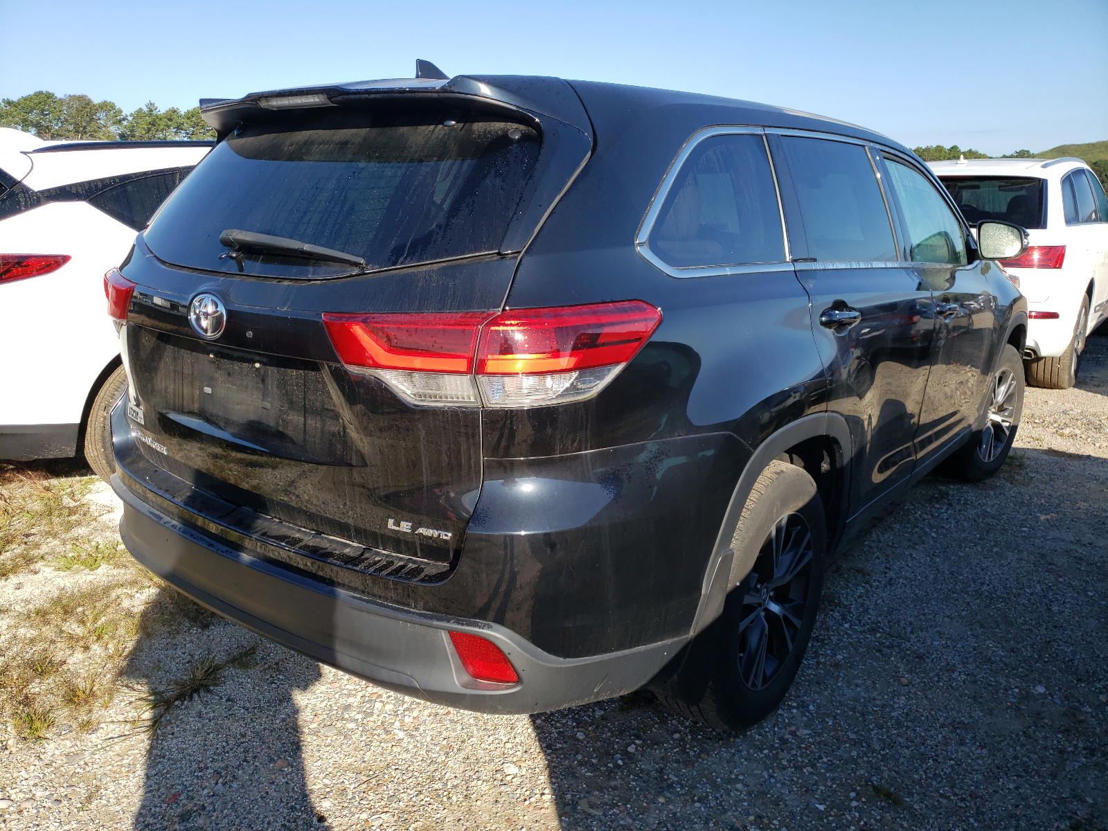 Photo 4 from auction – 2018 TOYOTA HIGHLANDER with VIN 5TDBZRFH8JS864194