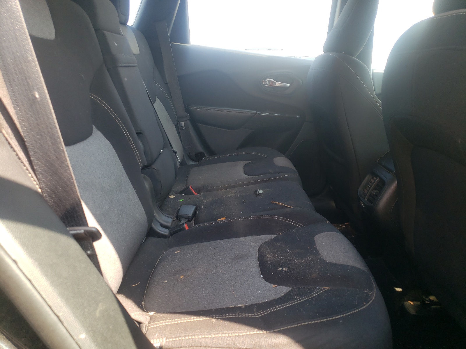Photo 6 from auction – 2014 JEEP CHEROKEE S with VIN 1C4PJLABXEW212583