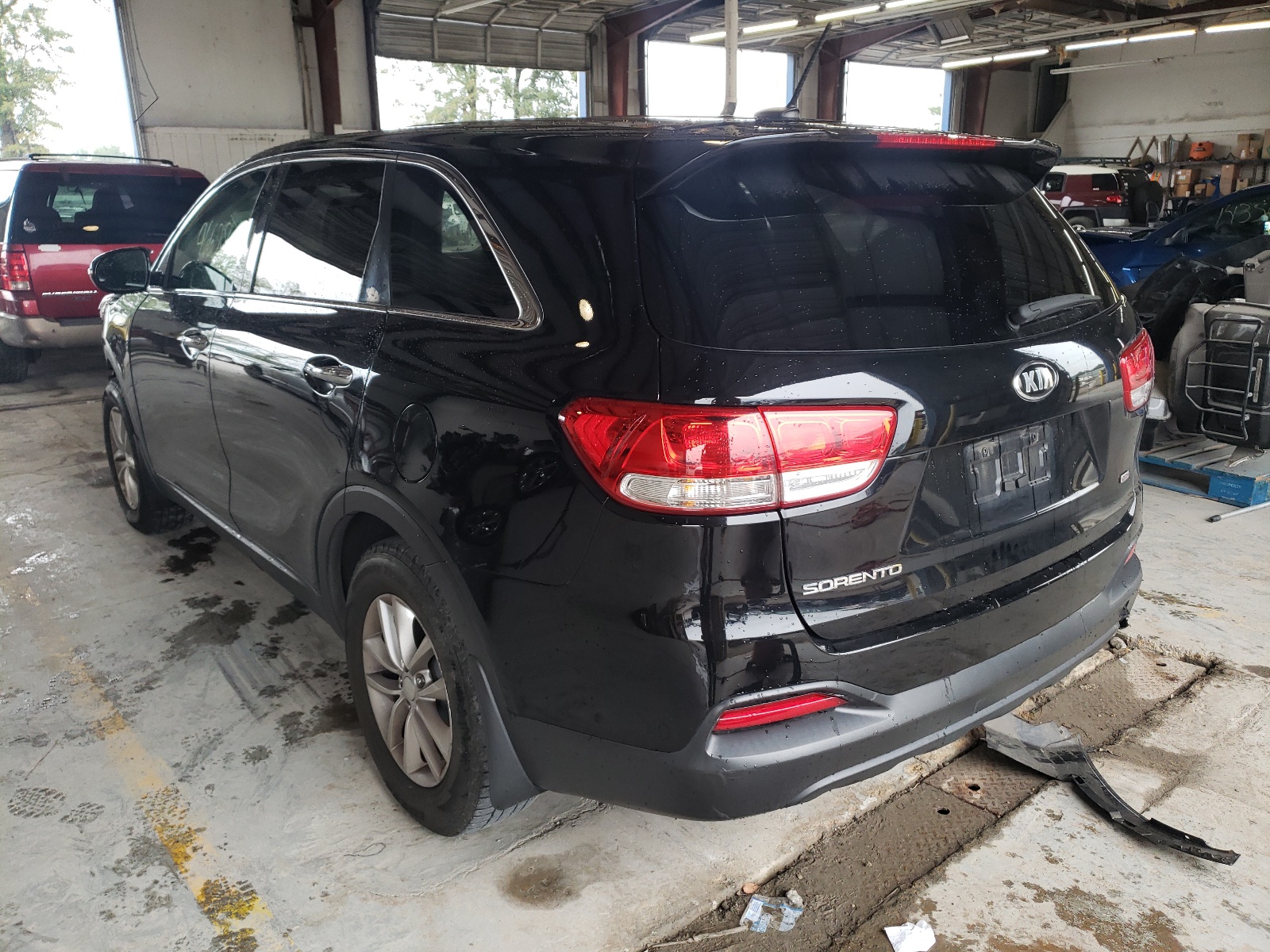 Photo 3 from auction – 2016 KIA SORENTO LX with VIN 5XYPG4A39GG124606