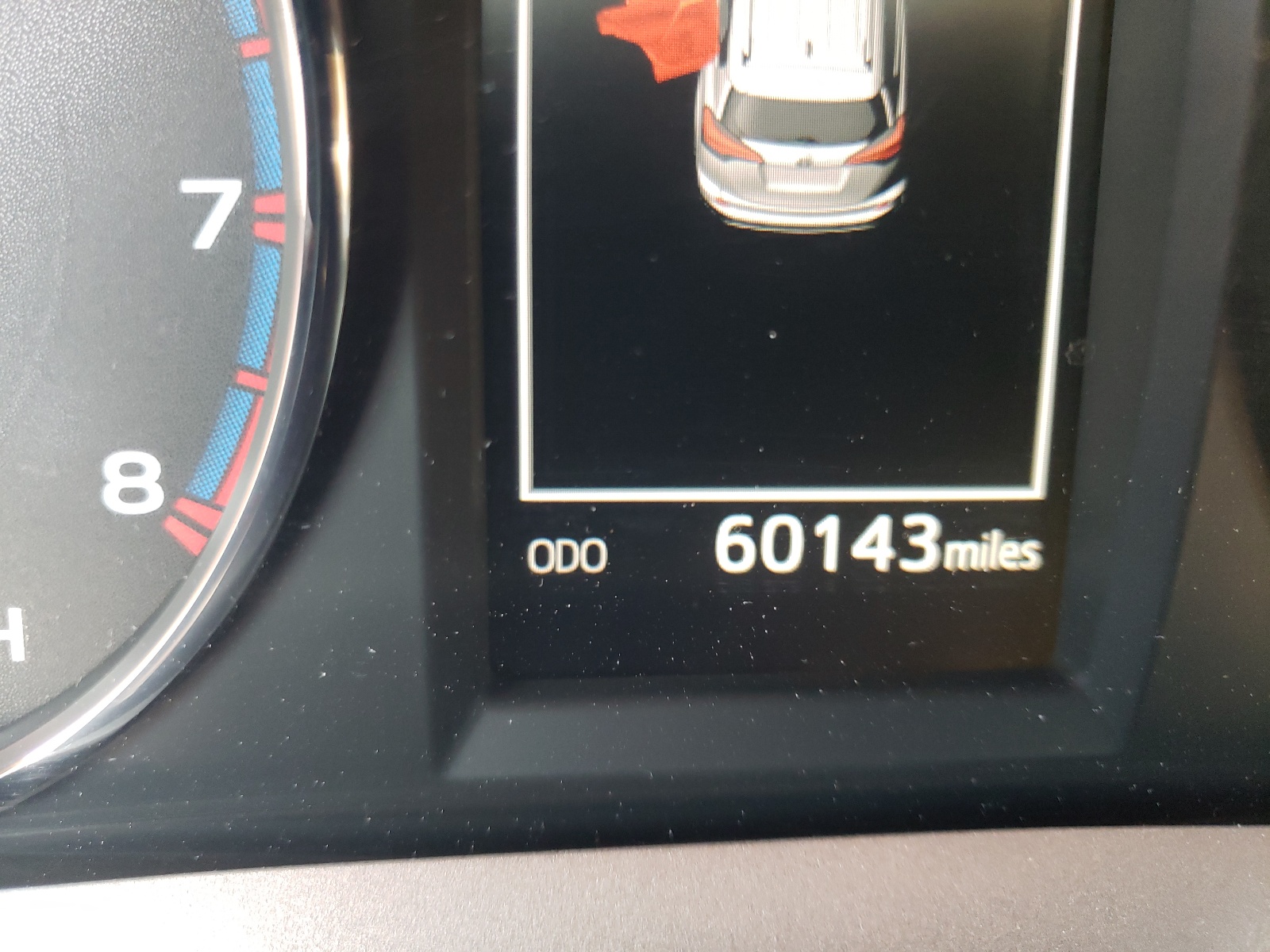 Photo 8 from auction – 2018 TOYOTA RAV4 LIMIT with VIN 2T3YFREV4JW444053