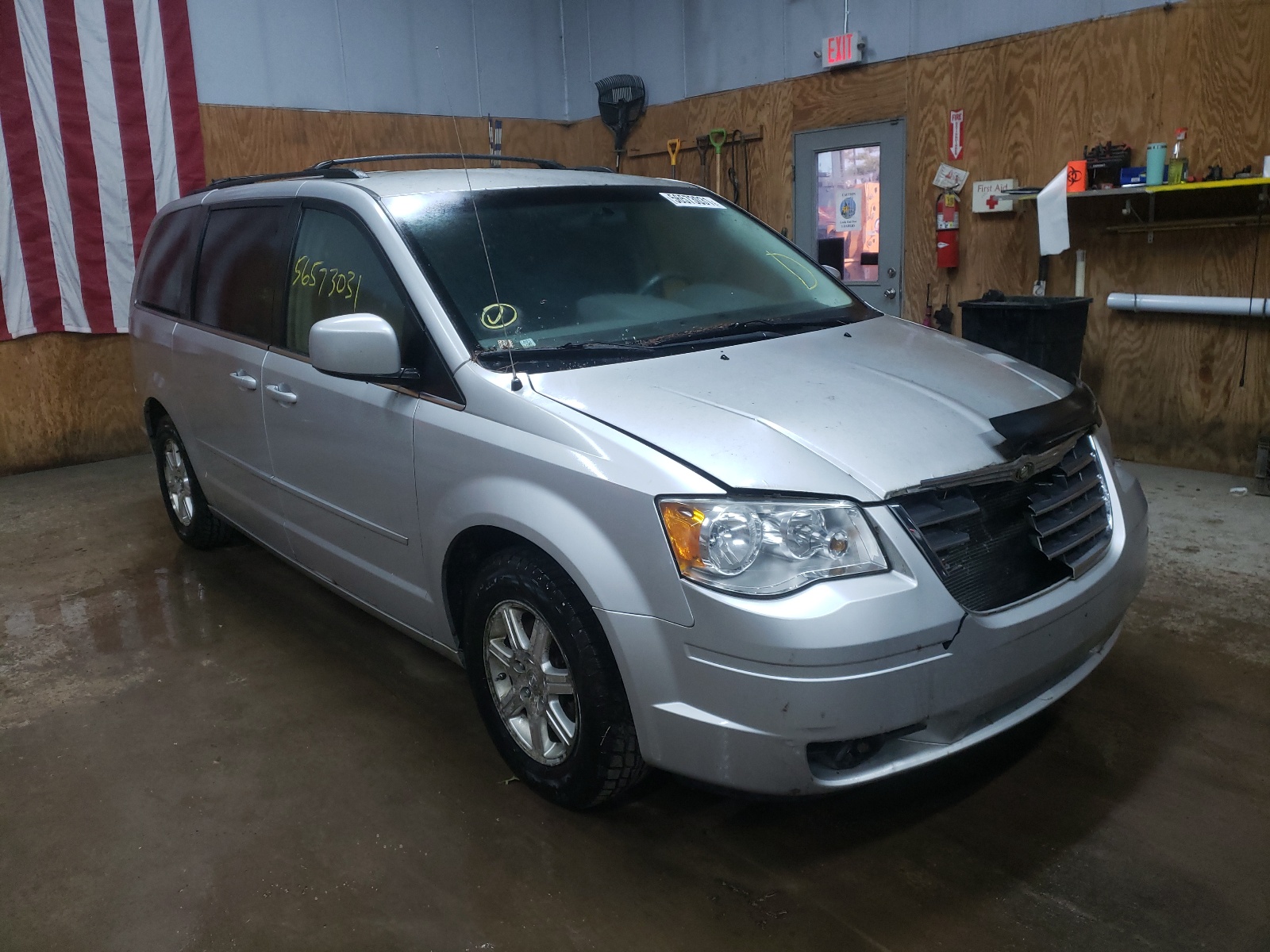 Photo 1 from auction – 2008 CHRYSLER TOWN & COU with VIN 2A8HR54P88R794575