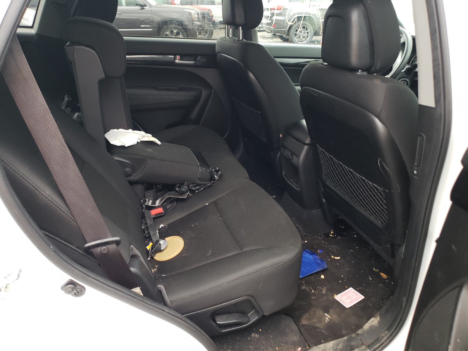 Photo 6 from auction – 2015 KIA SORENTO LX with VIN 5XYKT3A64FG660775