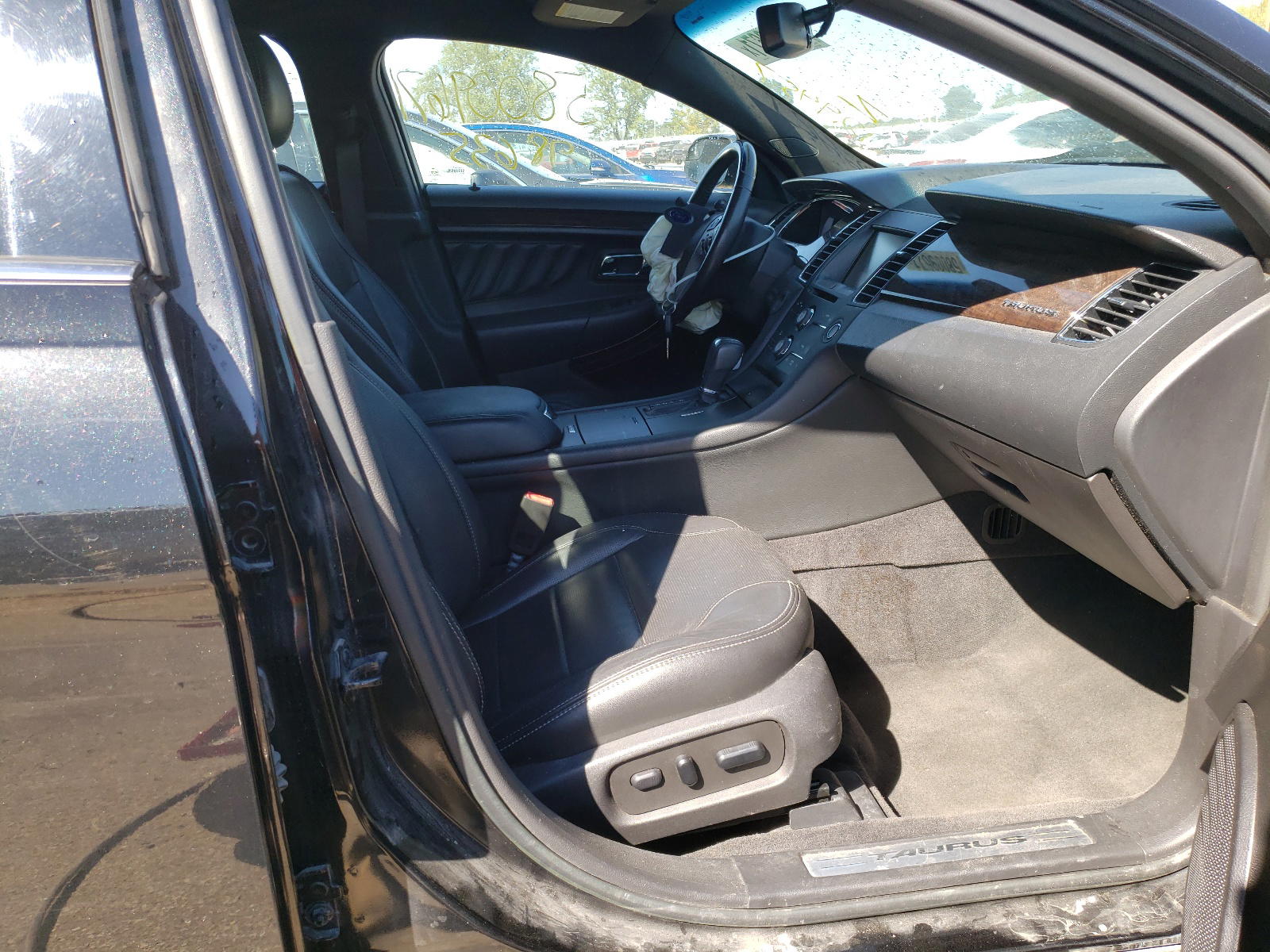 Photo 5 from auction – 2013 FORD TAURUS LIM with VIN 1FAHP2F85DG129457
