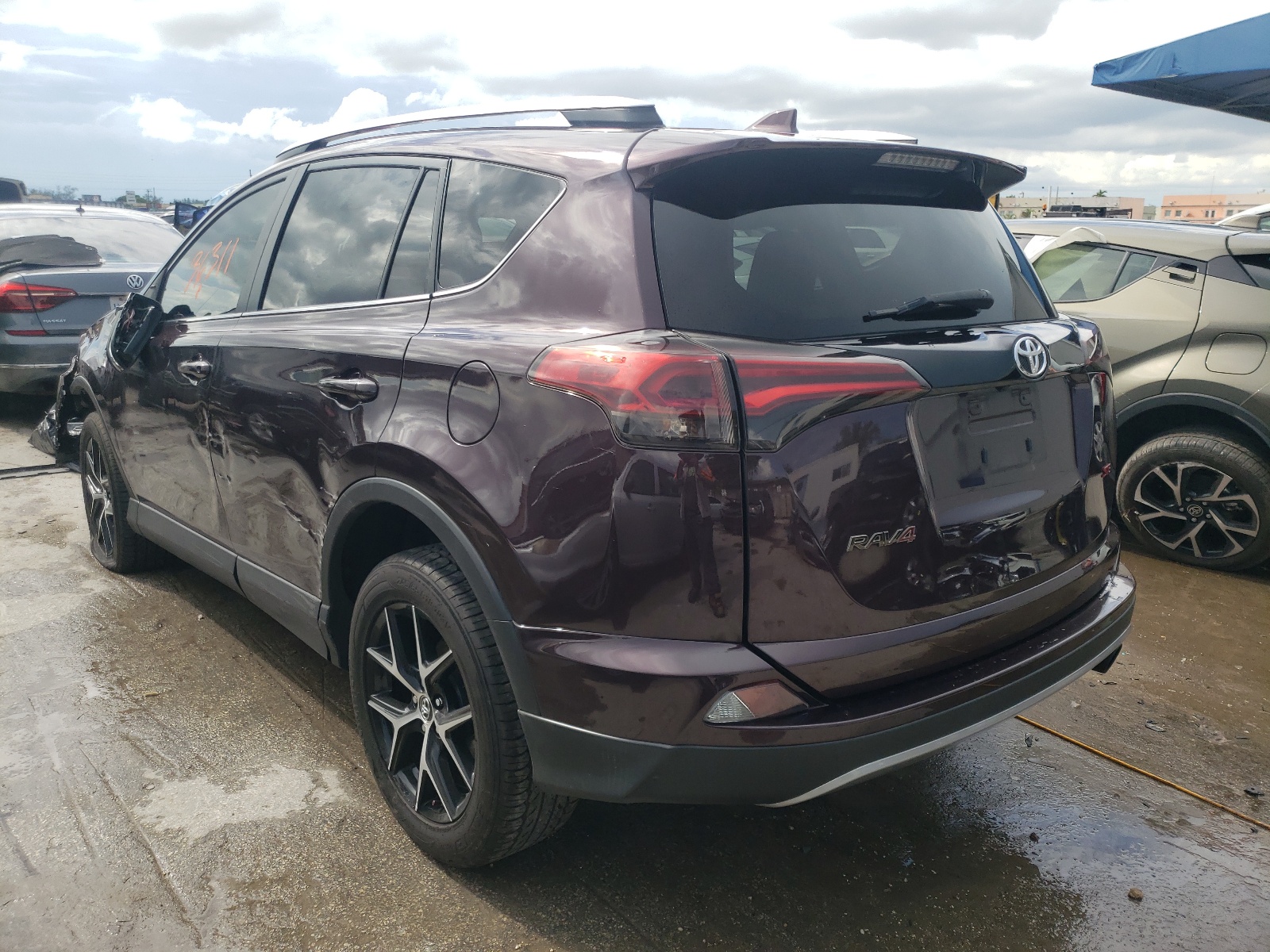 Photo 3 from auction – 2018 TOYOTA RAV4 SE with VIN 2T3NFREV1JW428900