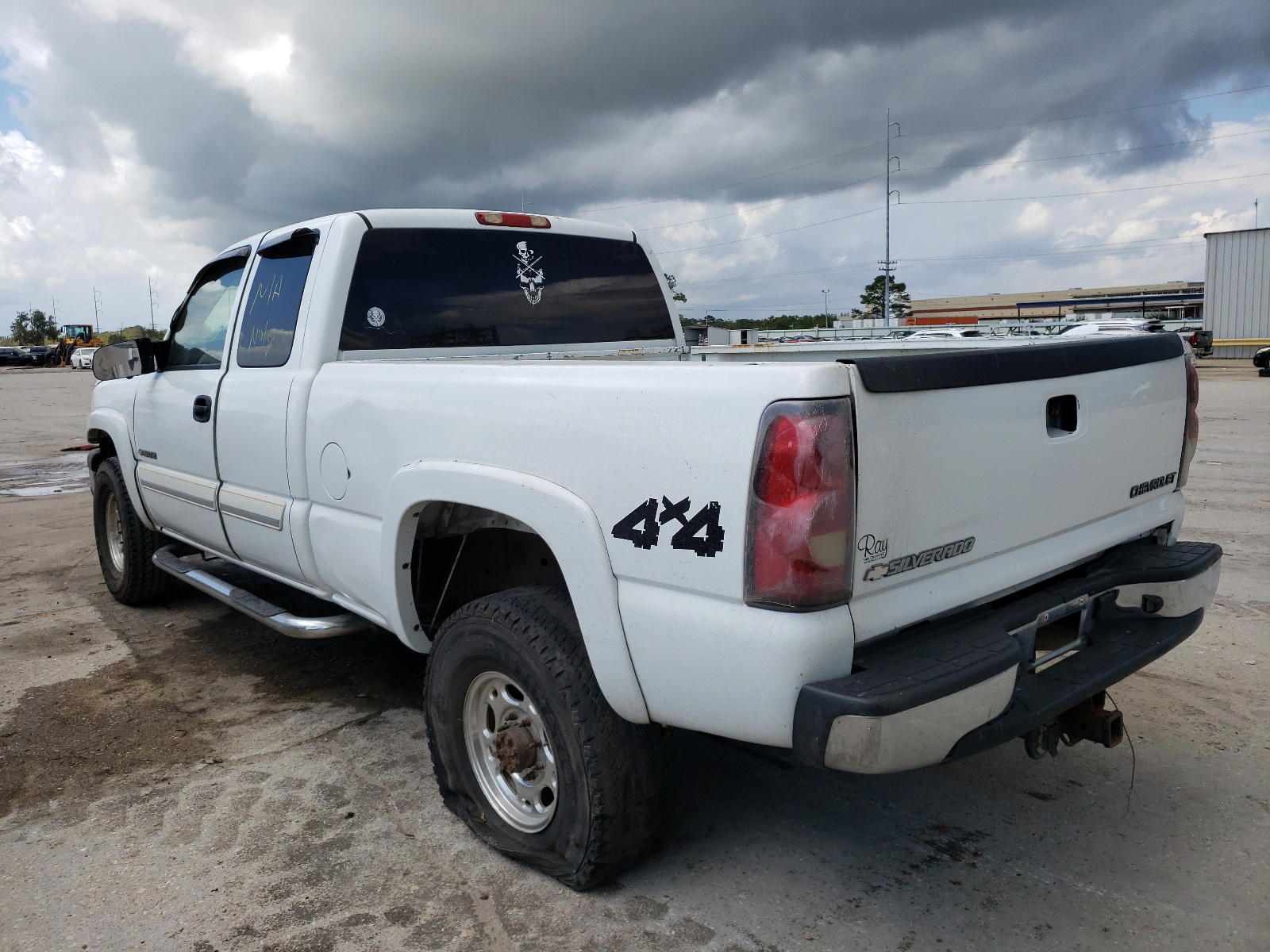 Photo 3 from auction – 2004 CHEVROLET SILVERADO with VIN 1GCHK29U04E105533