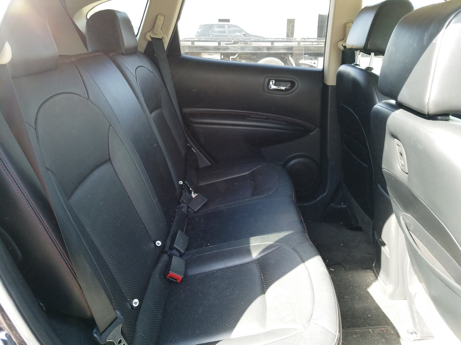 Photo 6 from auction – 2013 NISSAN ROGUE S with VIN JN8AS5MV2DW622818