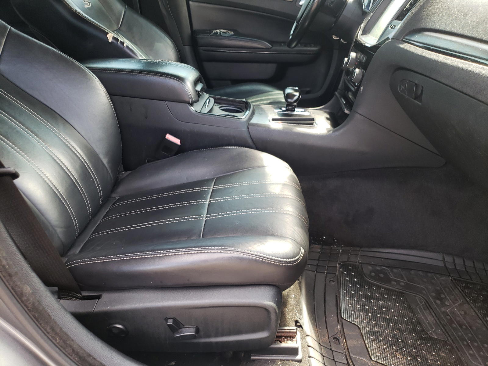 Photo 5 from auction – 2012 CHRYSLER 300 S with VIN 2C3CCABGXCH129629
