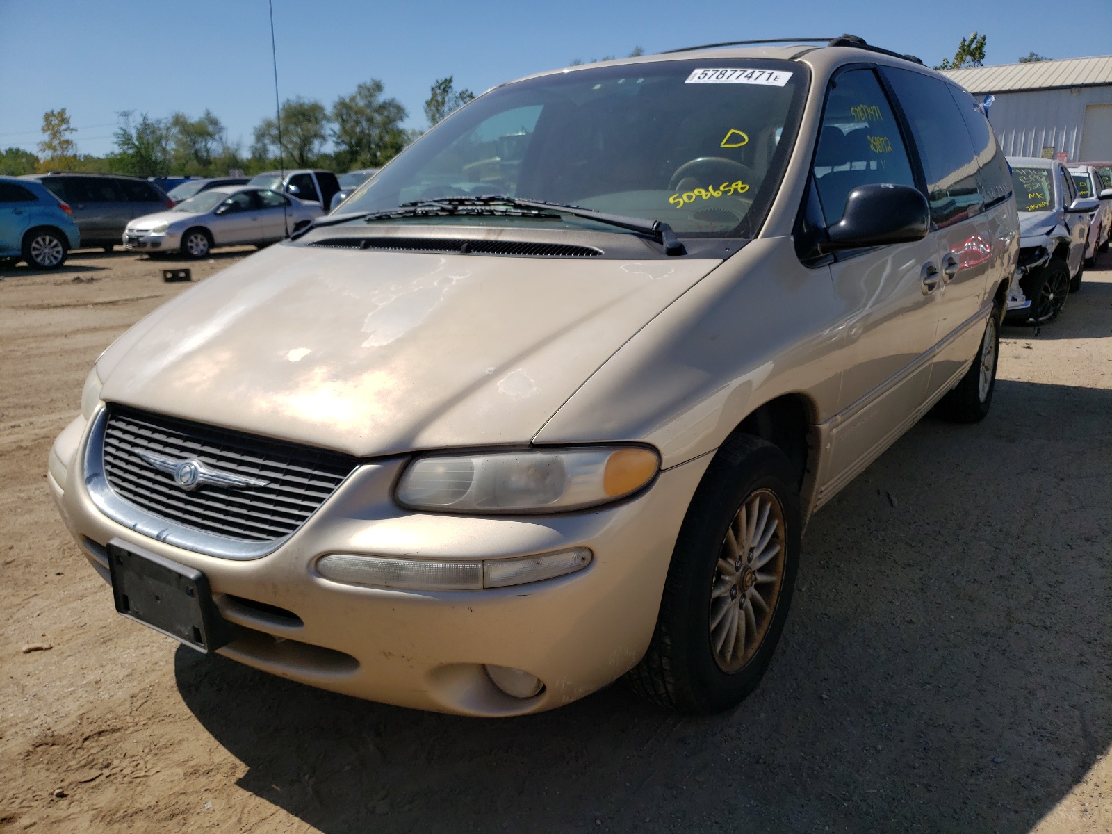 Photo 2 from auction – 2000 CHRYSLER TOWN & COU with VIN 1C4GP54L2YB508658