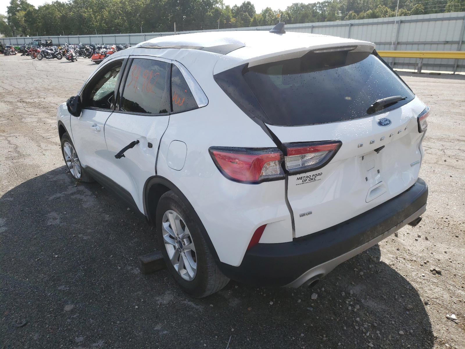 Photo 3 from auction – 2020 FORD ESCAPE SE with VIN 1FMCU0G67LUA86024