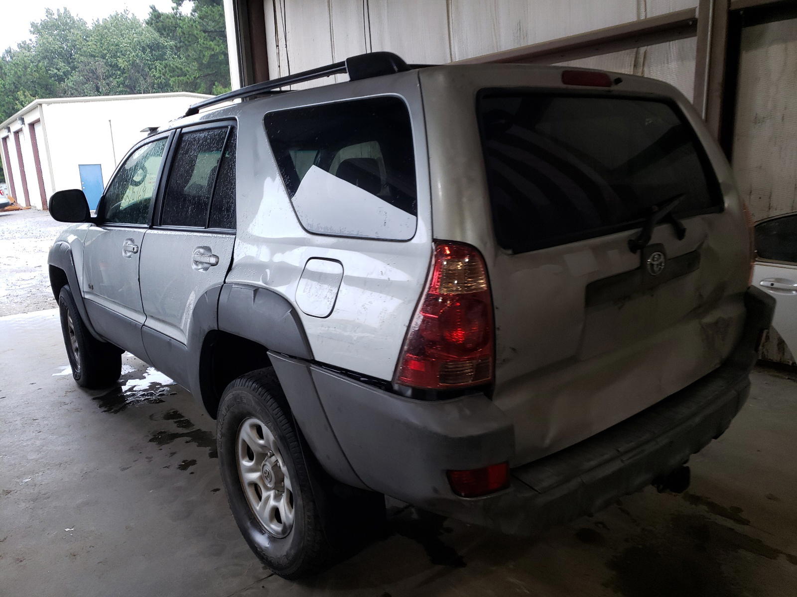 Photo 3 from auction – 2003 TOYOTA 4RUNNER SR with VIN JTEZU14R530001557