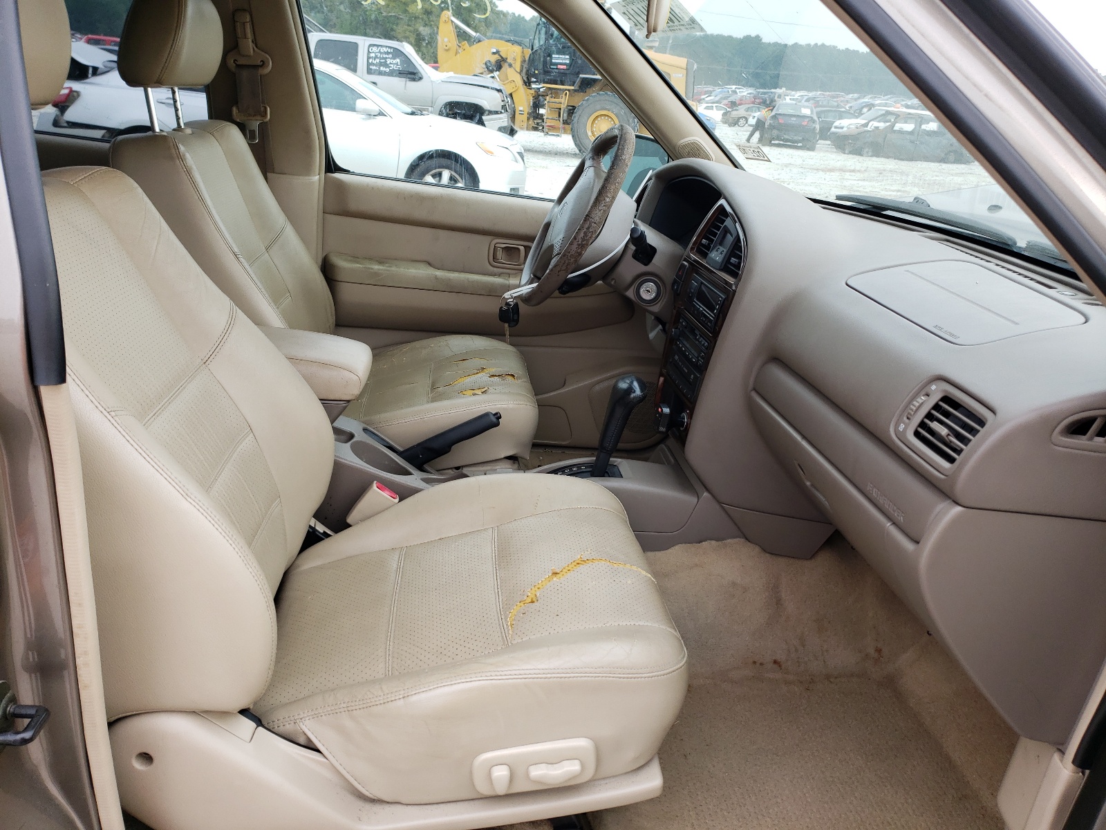 Photo 5 from auction – 2001 NISSAN PATHFINDER with VIN JN8DR09X51W567024