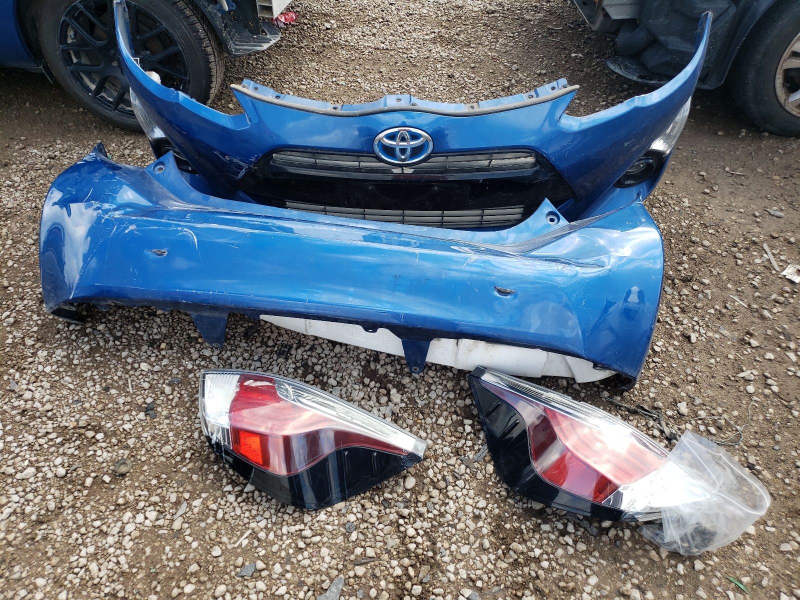 Photo 9 from auction – 2015 TOYOTA PRIUS C with VIN JTDKDTB30F1109681