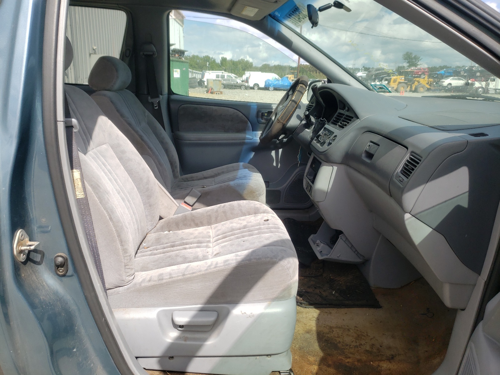 Photo 5 from auction – 2002 TOYOTA SIENNA LE with VIN 4T3ZF13C12U486625