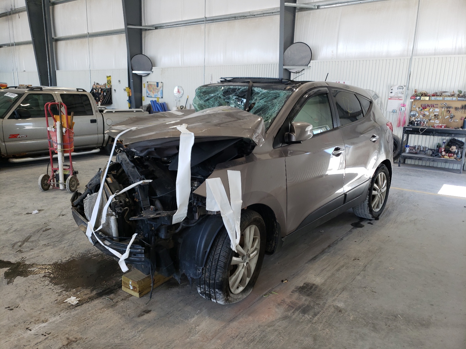 Photo 2 from auction – 2012 HYUNDAI TUCSON GLS with VIN KM8JUCAC2CU375643