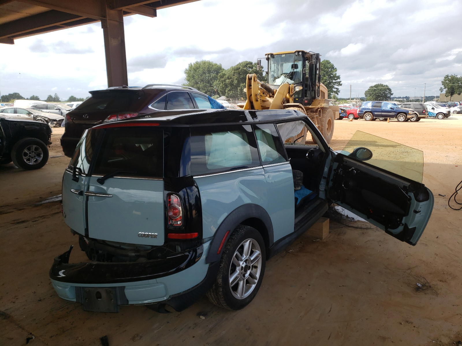 Photo 4 from auction – 2011 MINI COOPER CLU with VIN WMWZF3C57BT187847
