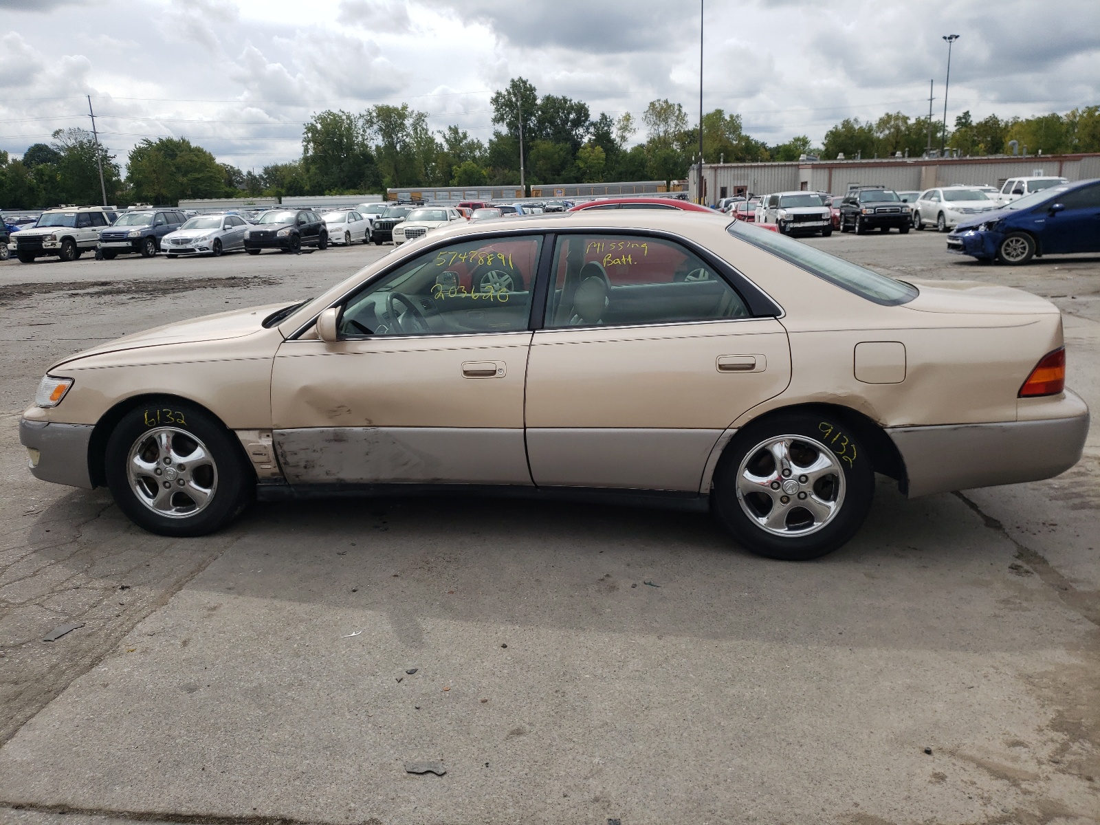 Photo 9 from auction – 1999 LEXUS ES 300 with VIN JT8BF28G9X5052548